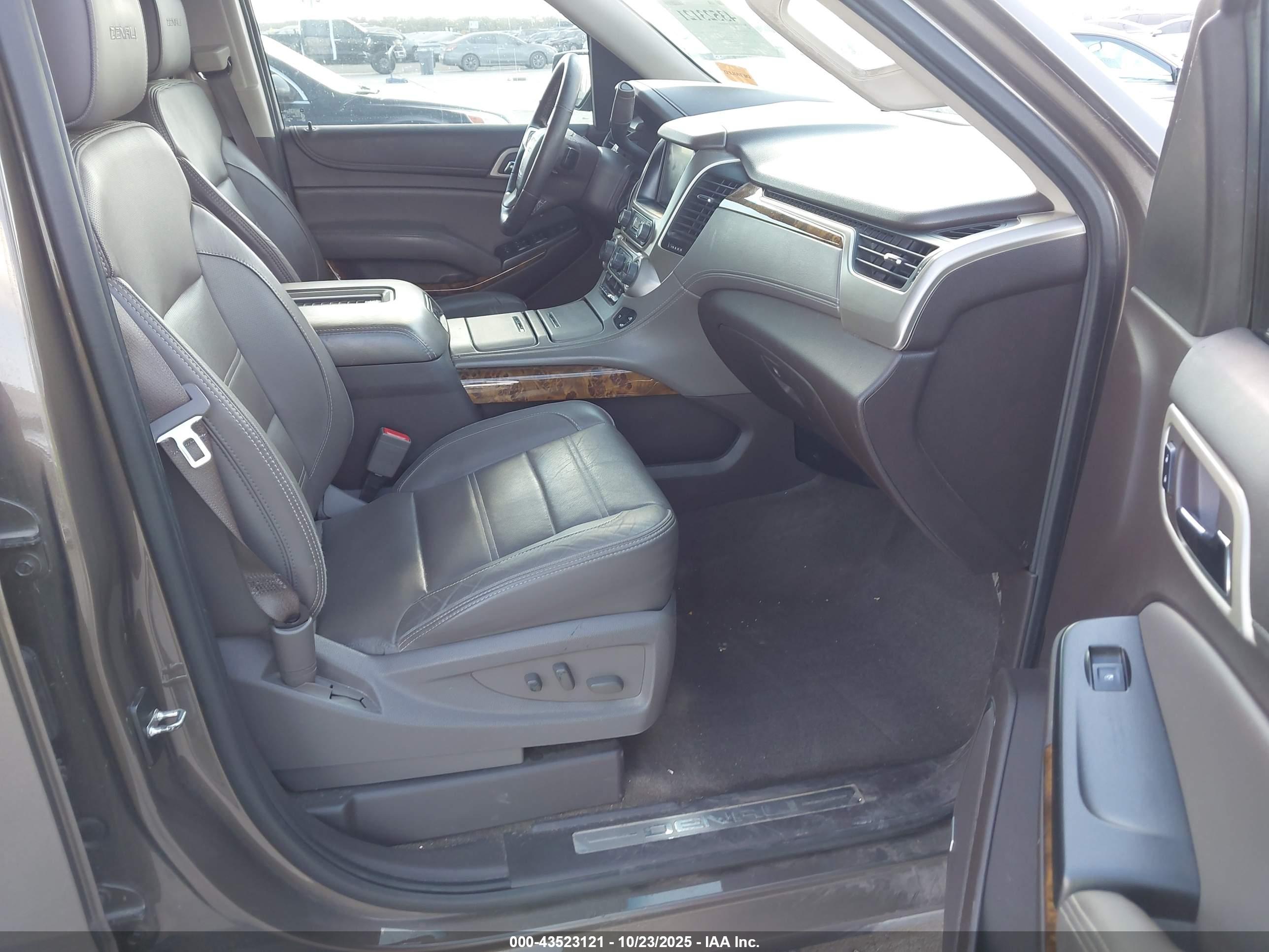 GMC YUKON image 5