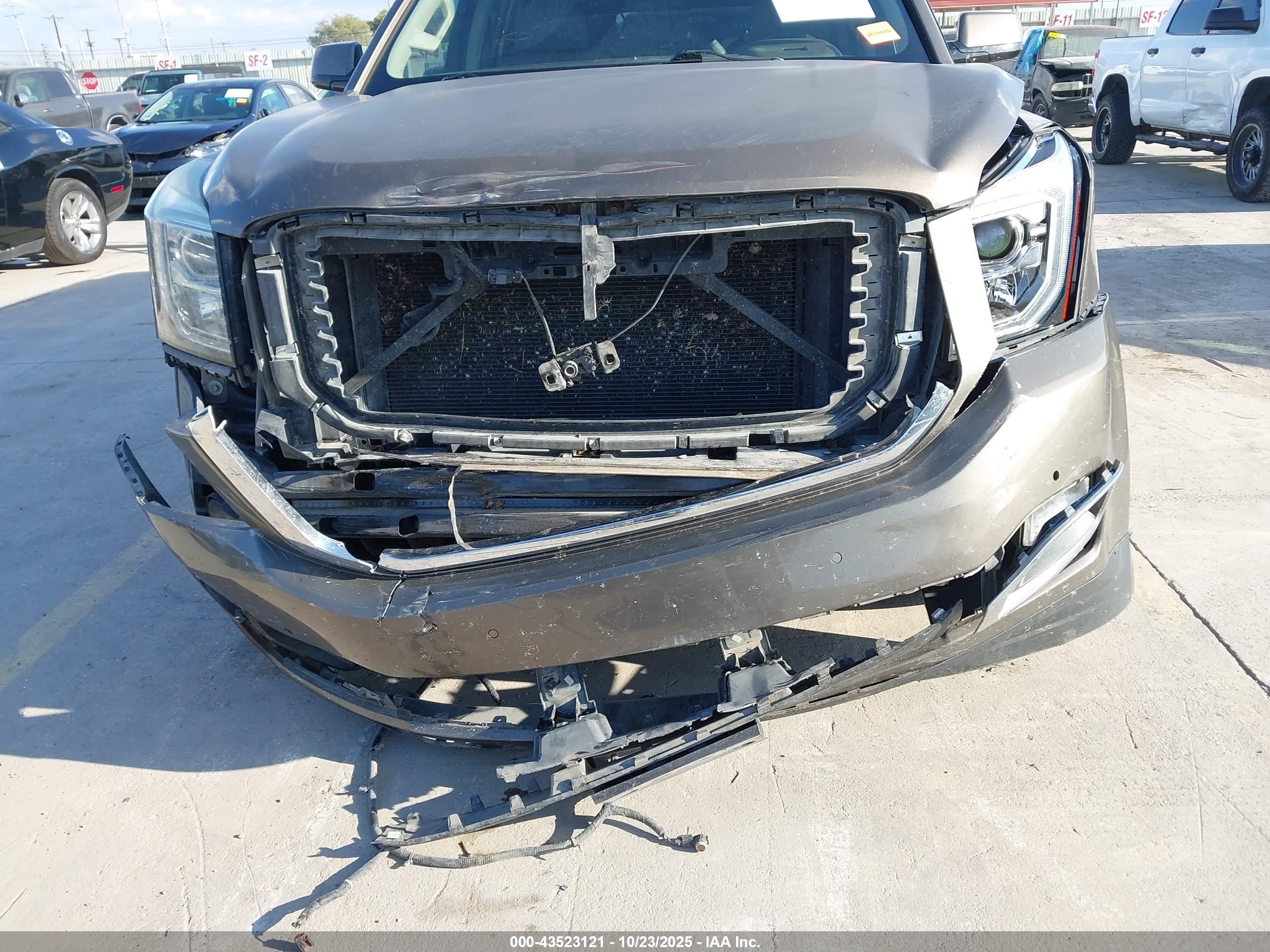 GMC YUKON image 6
