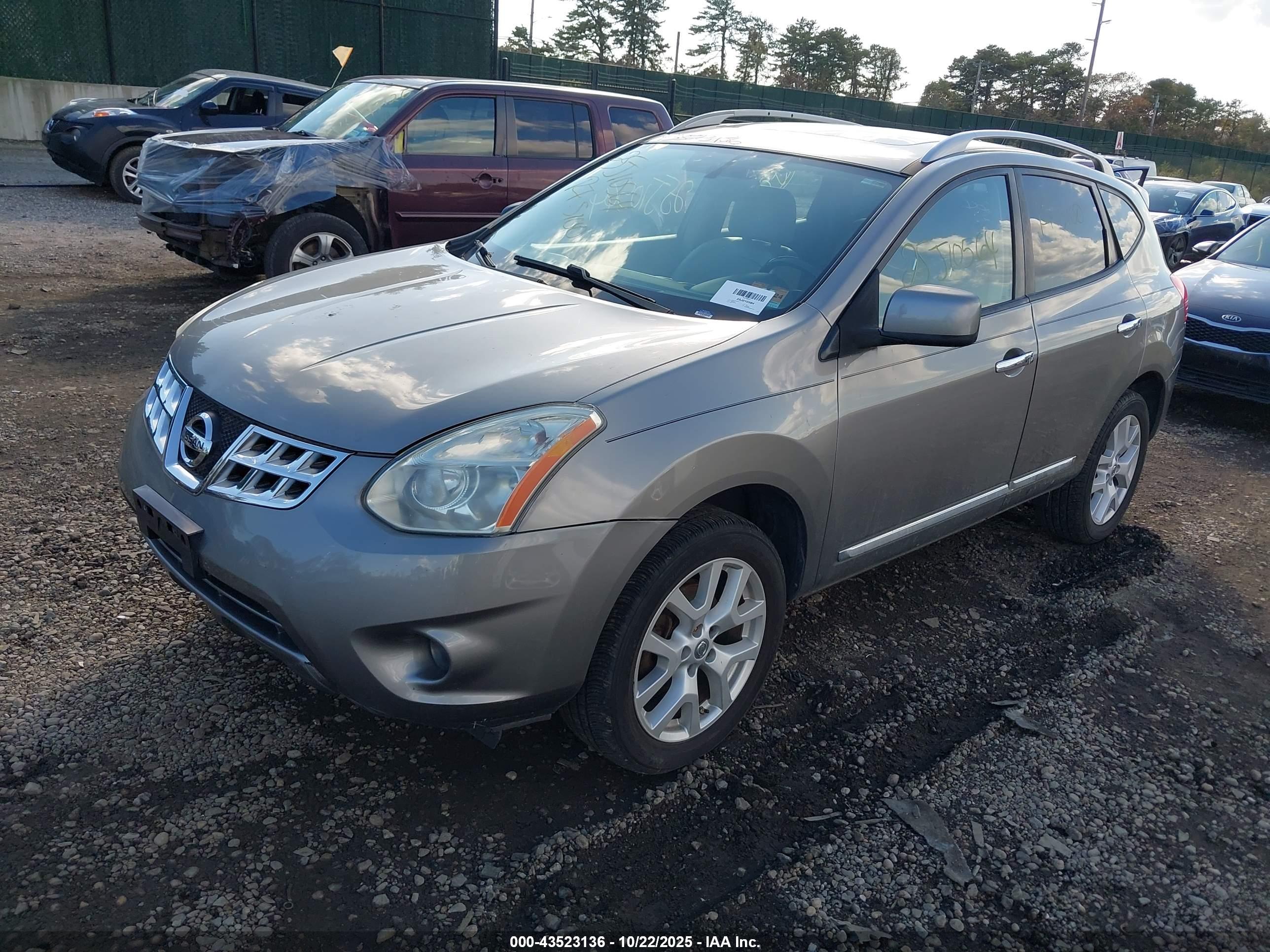 NISSAN ROGUE image 2