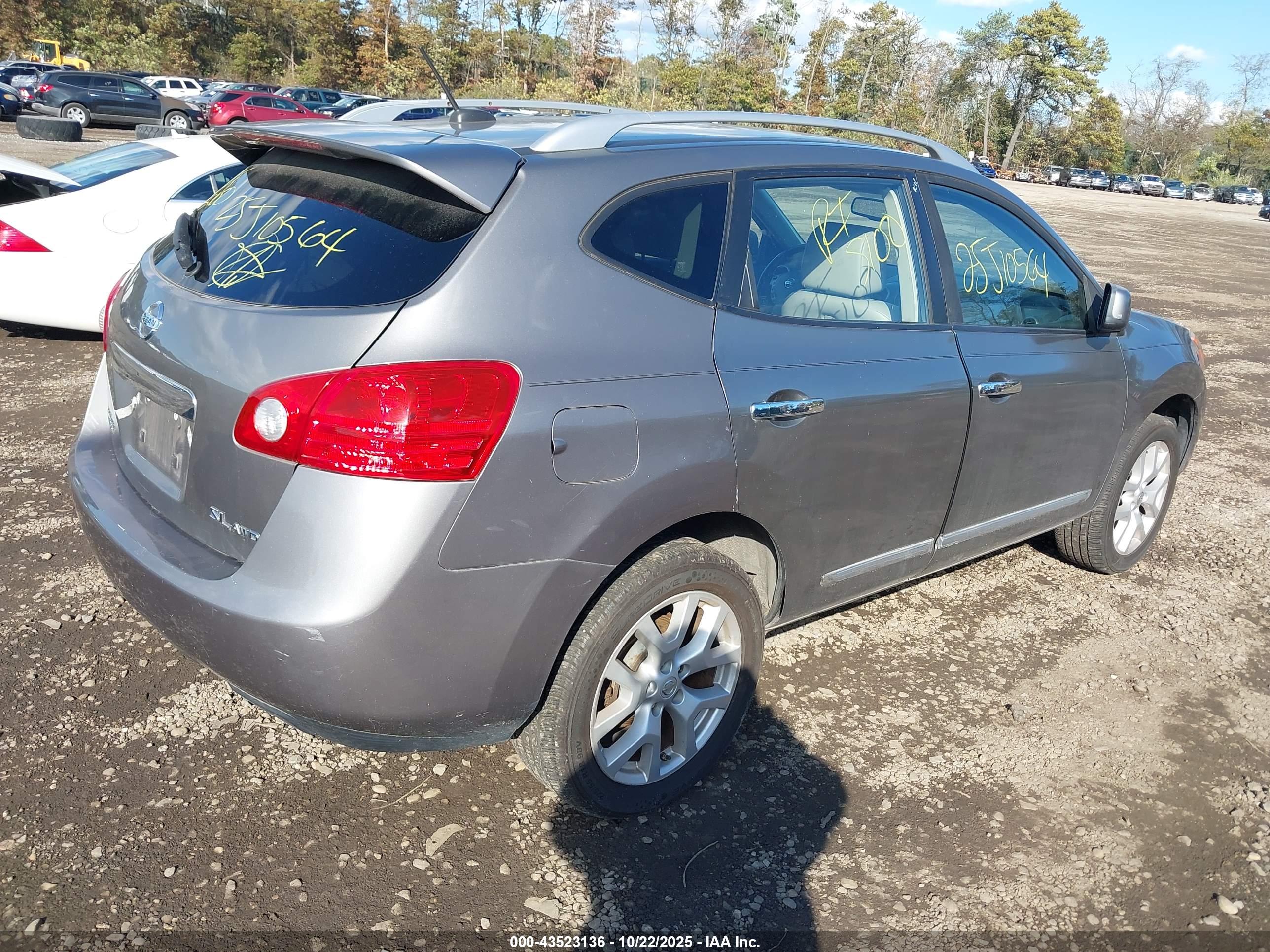 NISSAN ROGUE image 4