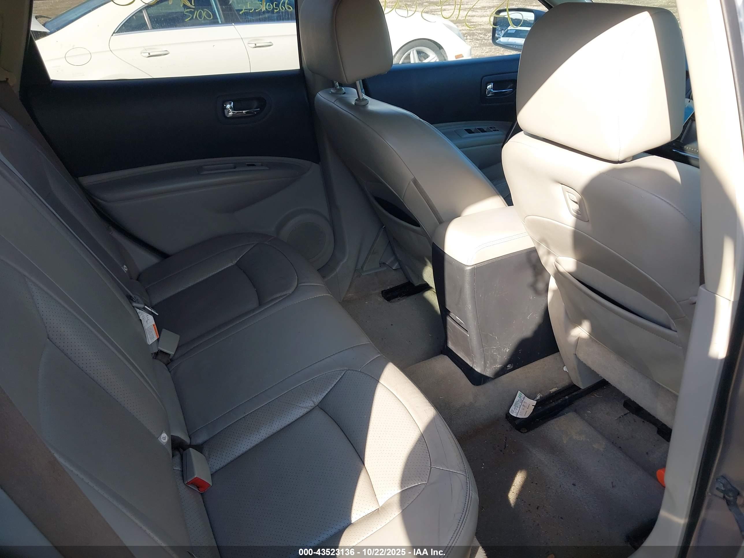 NISSAN ROGUE image 8