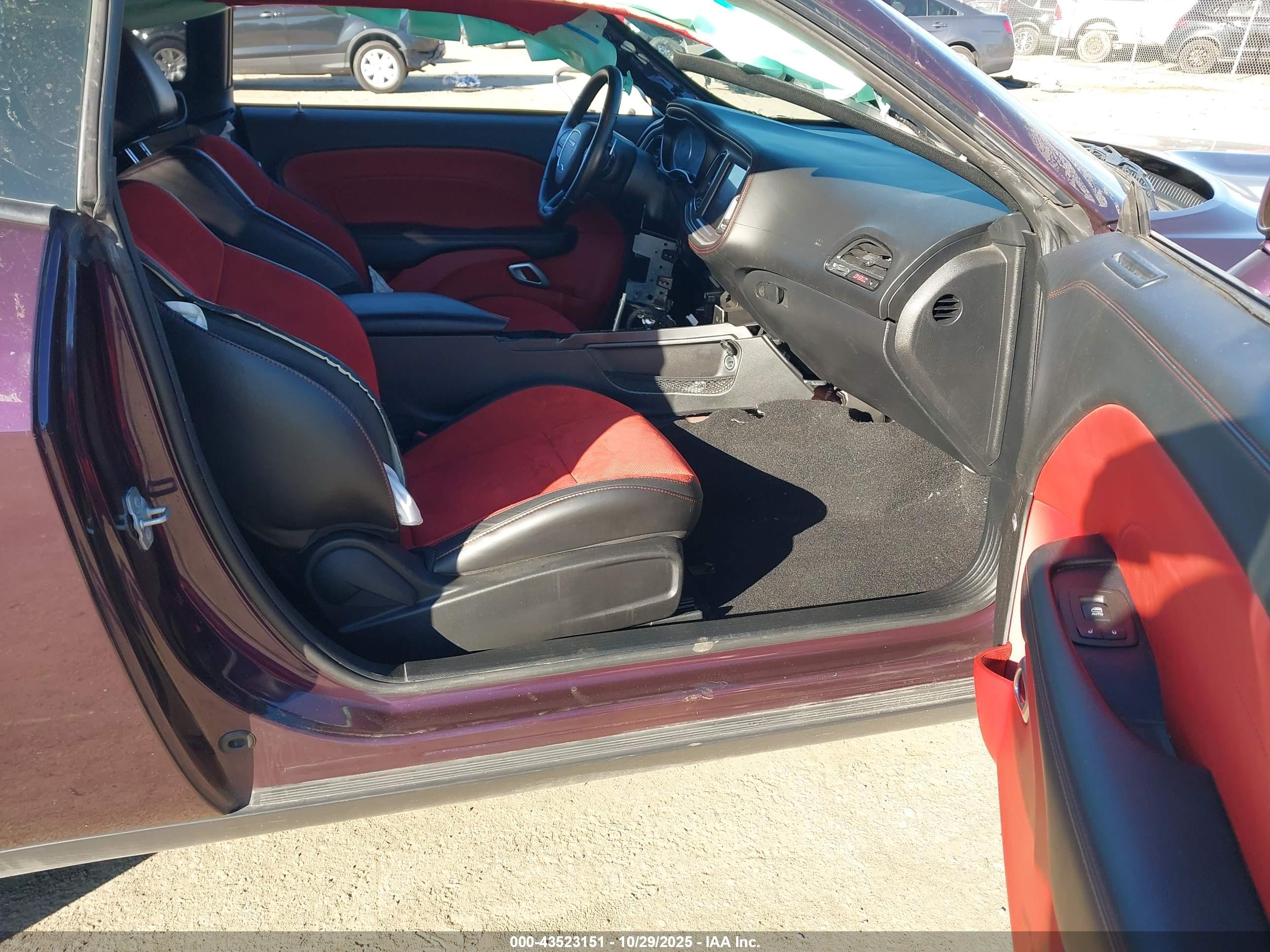 DODGE CHALLENGER image 5
