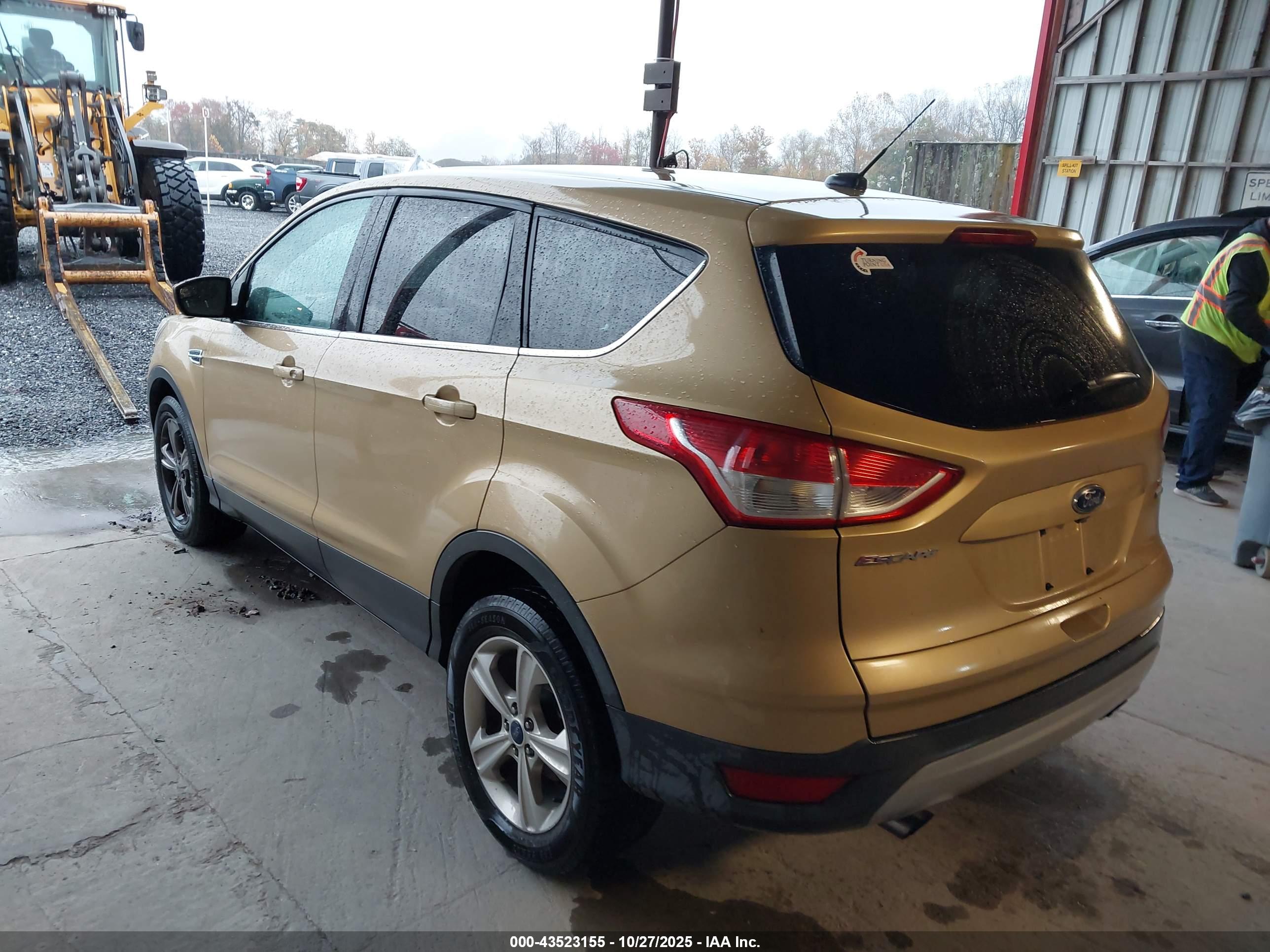 FORD ESCAPE image 3
