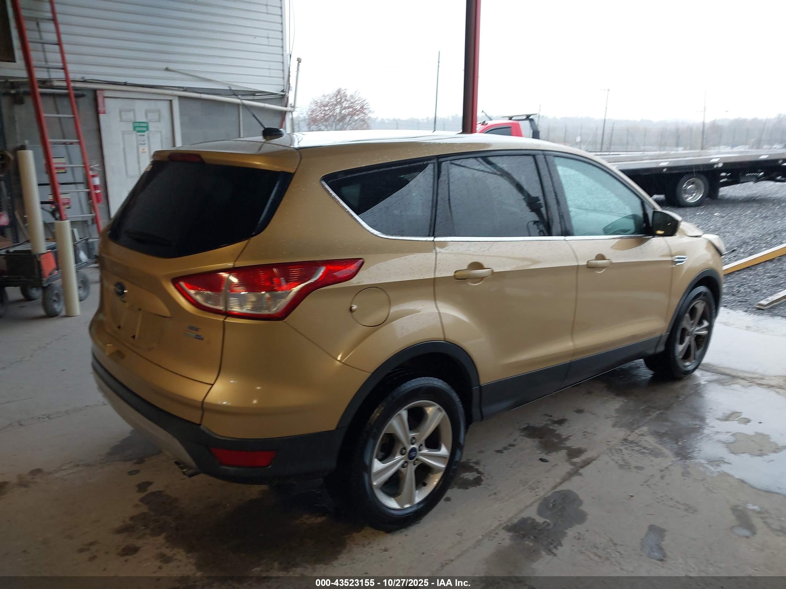 FORD ESCAPE image 4