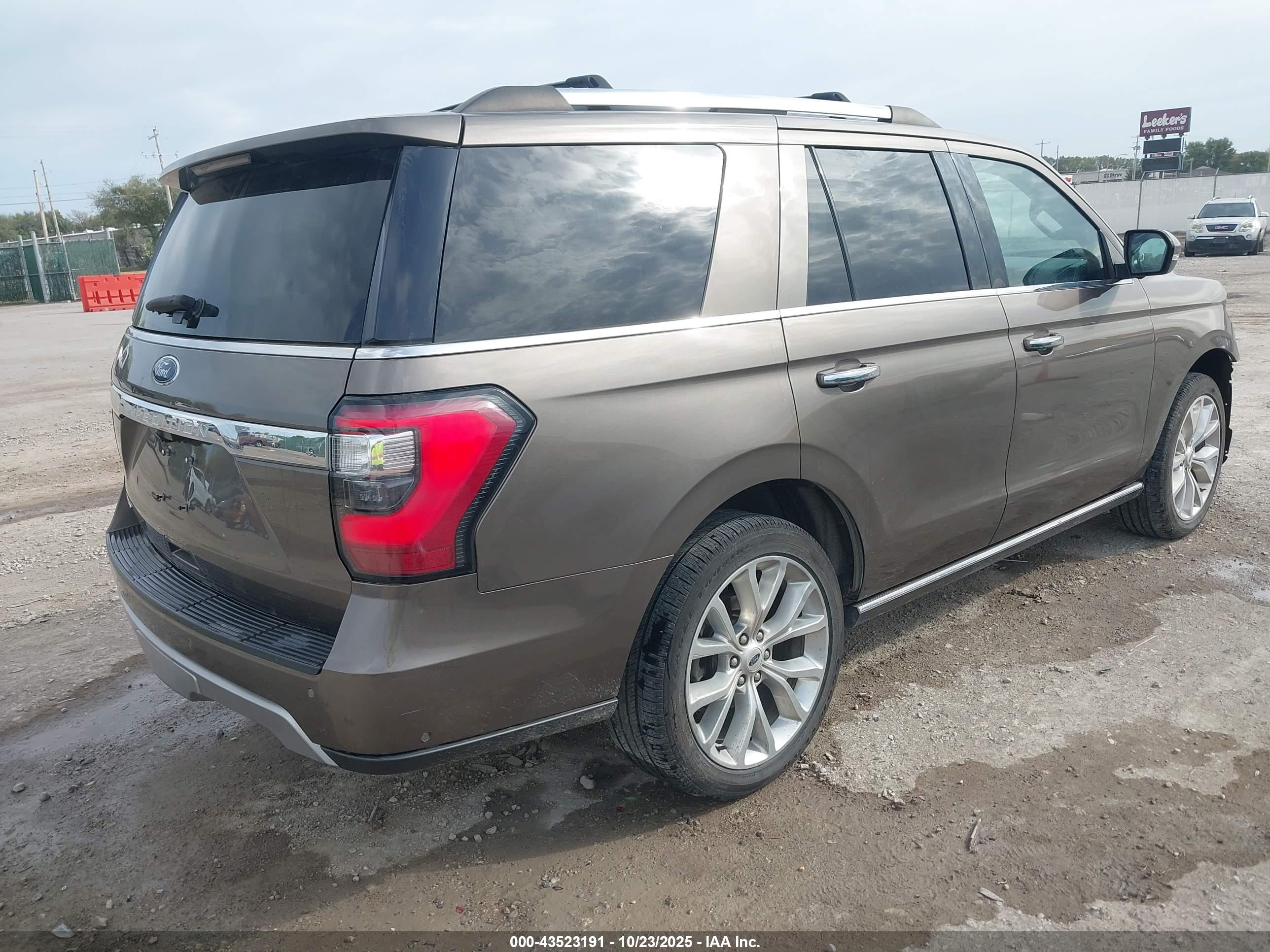 FORD EXPEDITION image 4