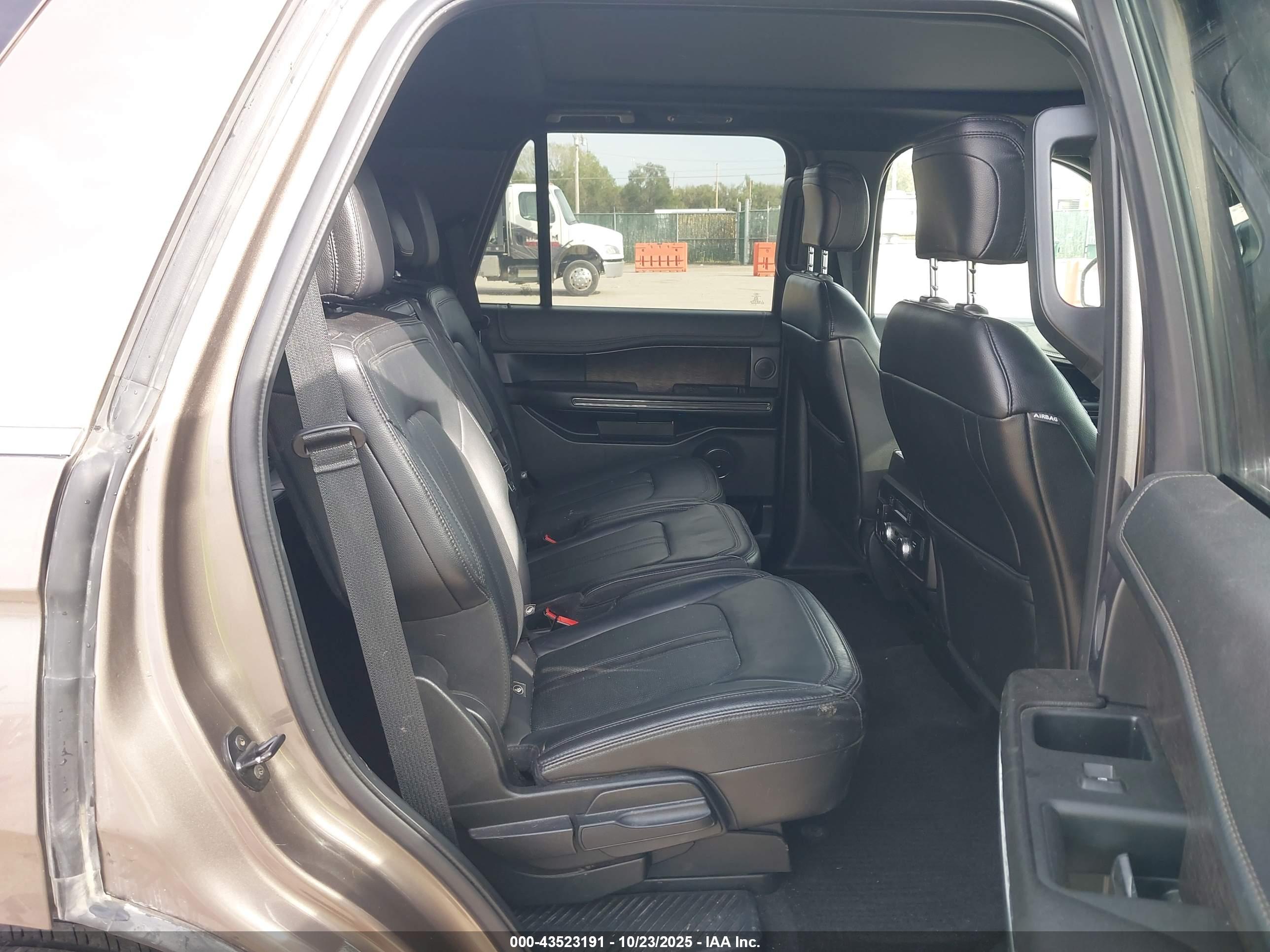 FORD EXPEDITION image 8