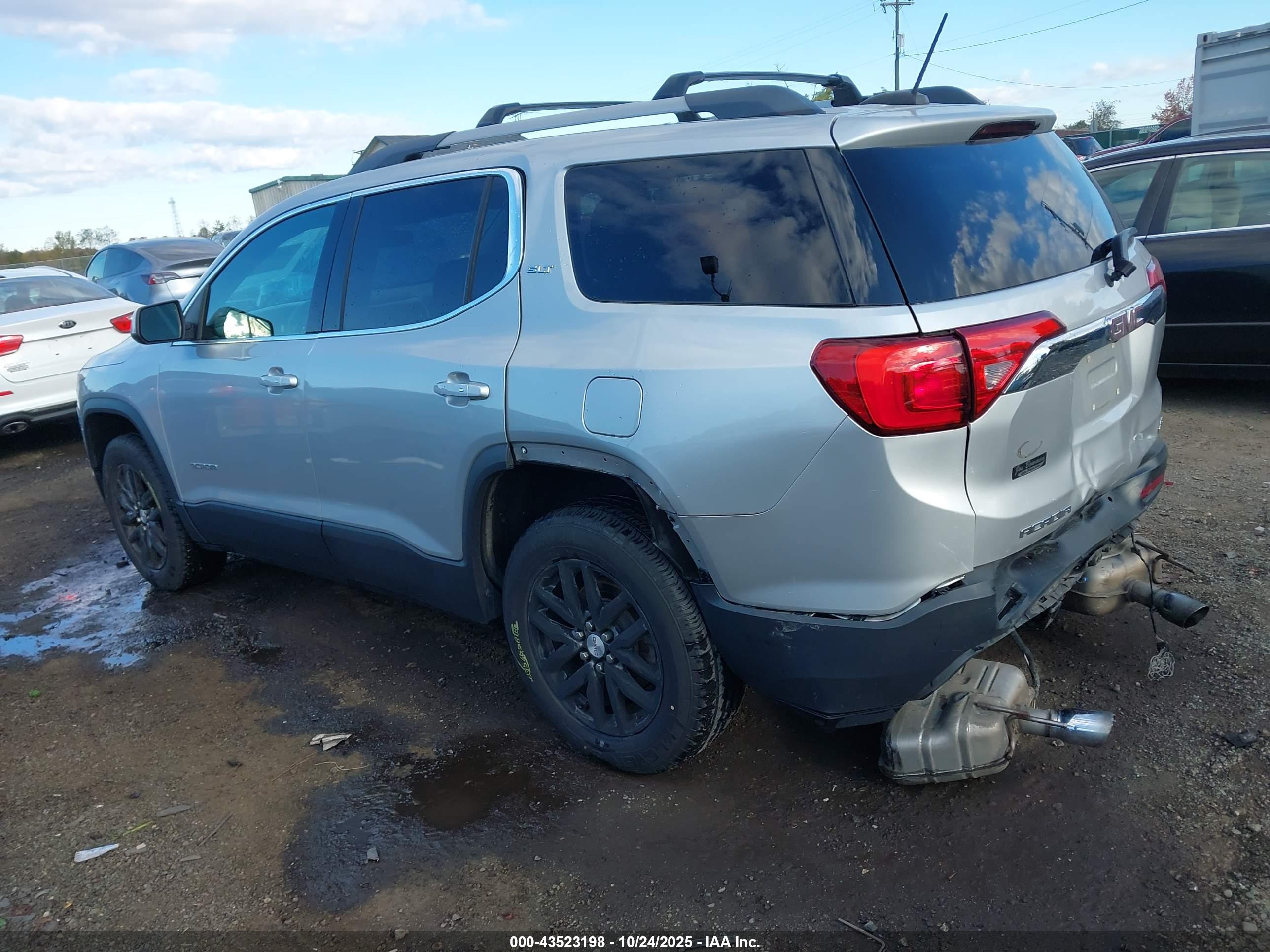 GMC ACADIA image 3