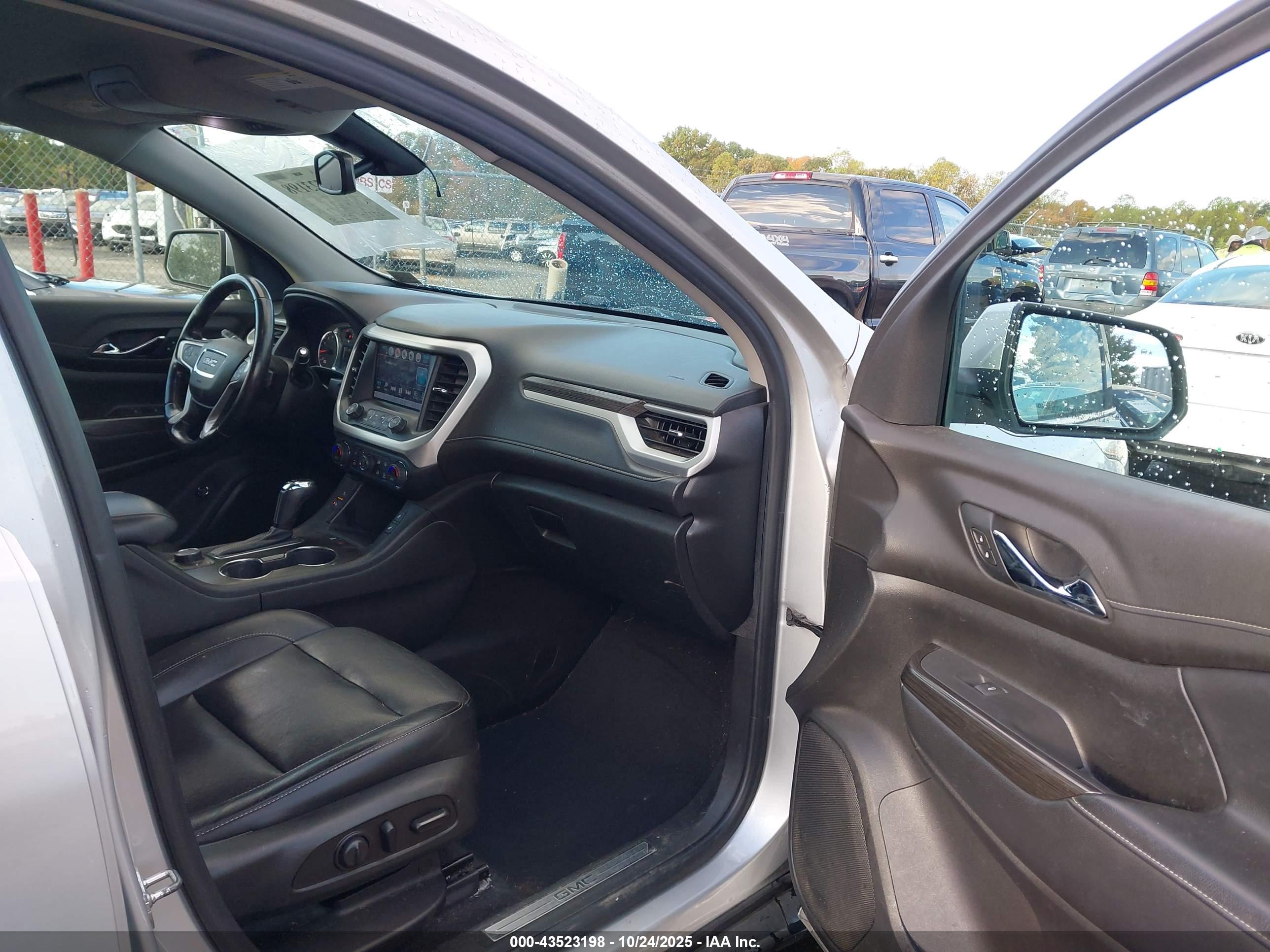 GMC ACADIA image 5