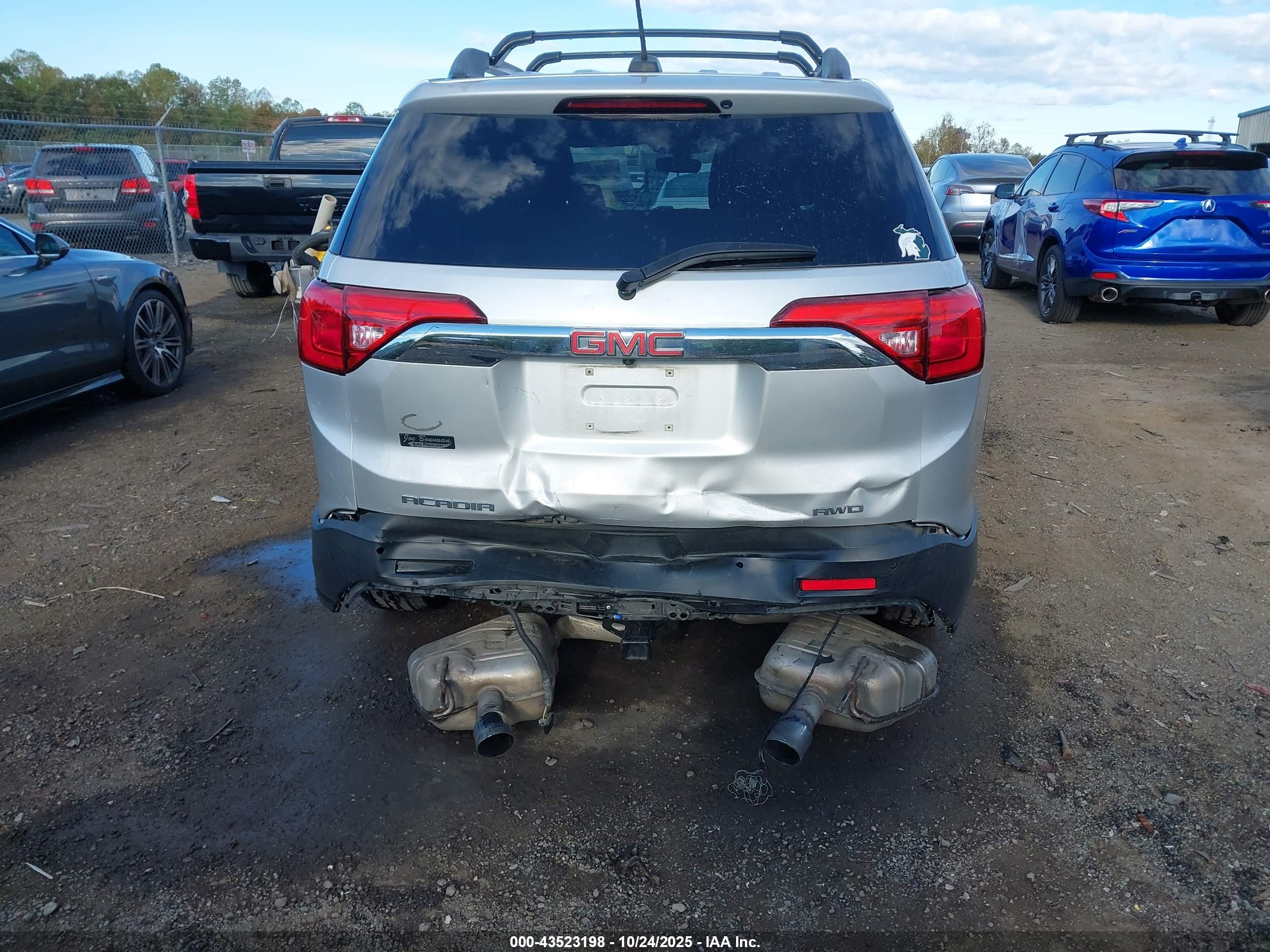 GMC ACADIA image 6