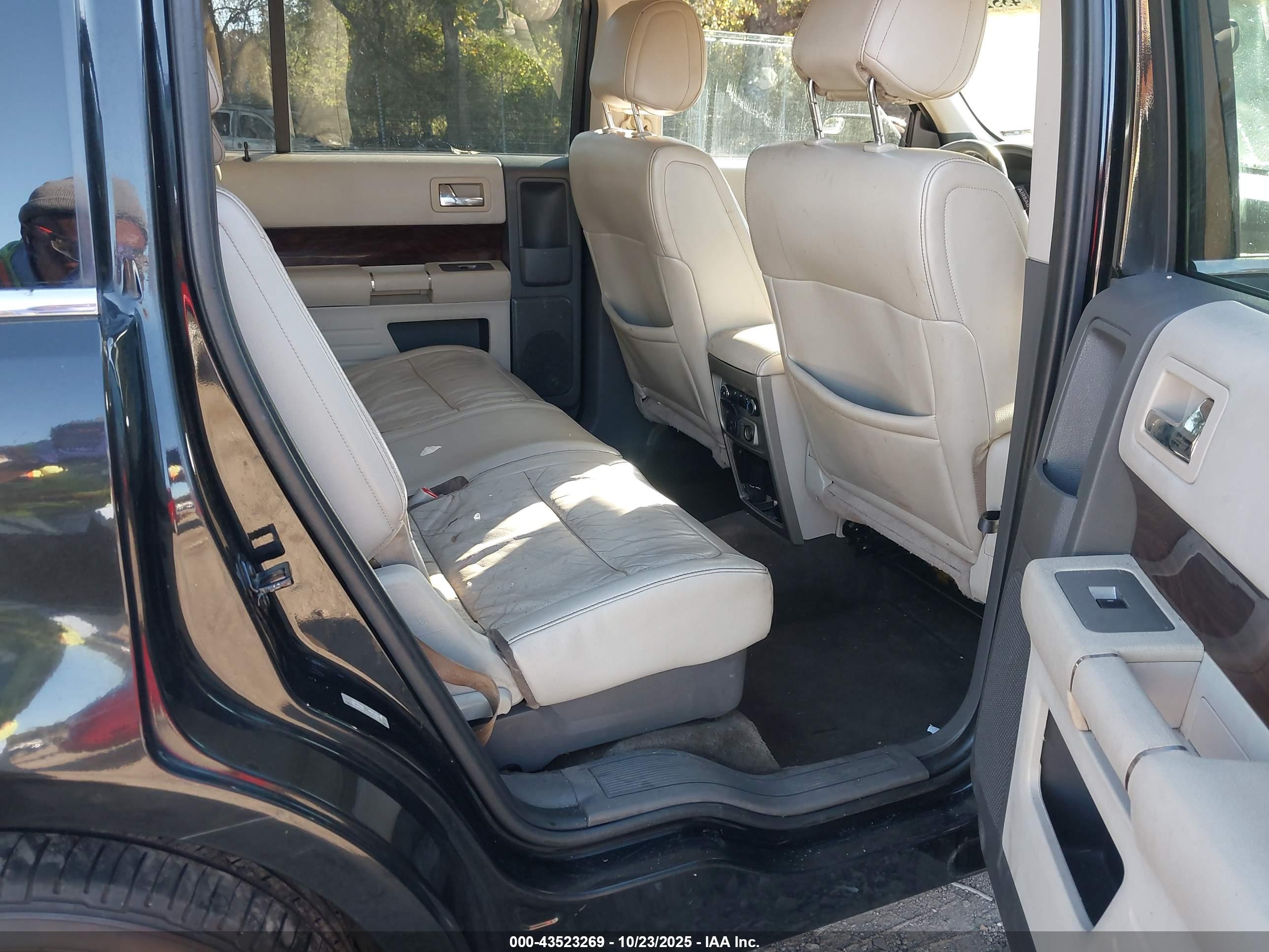 FORD FLEX image 8