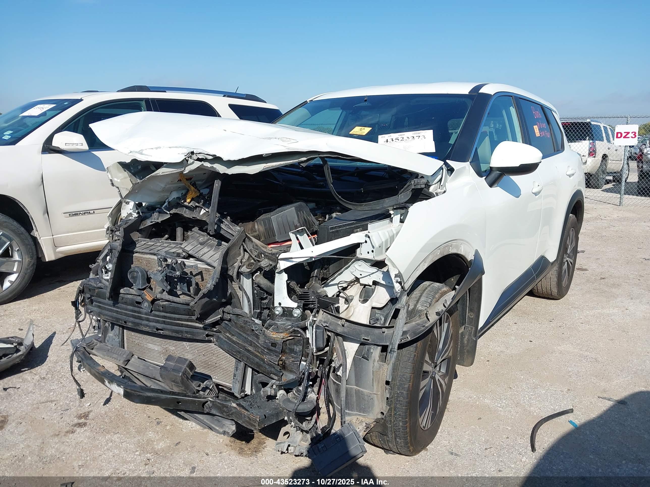 NISSAN ROGUE image 2