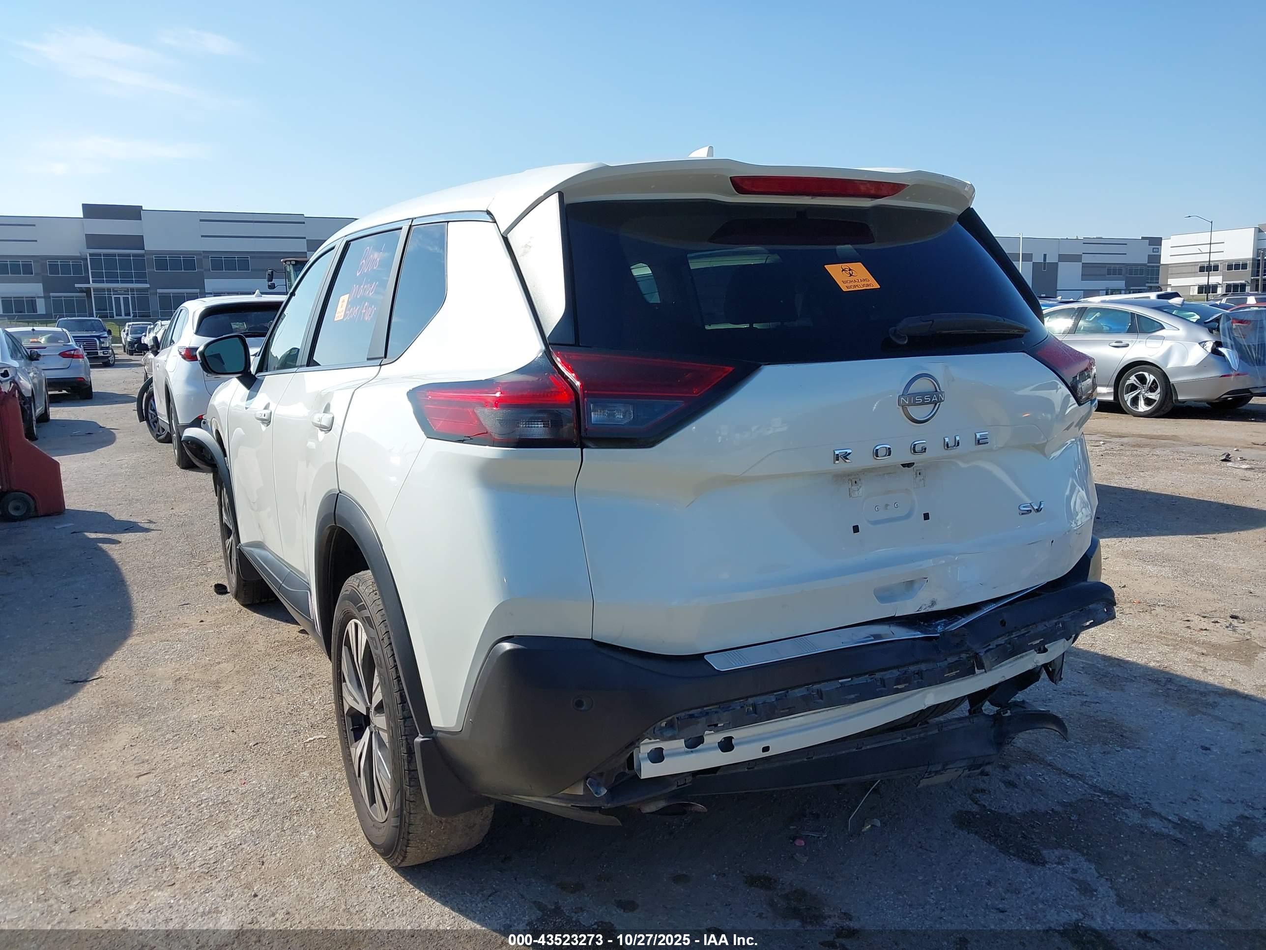 NISSAN ROGUE image 3