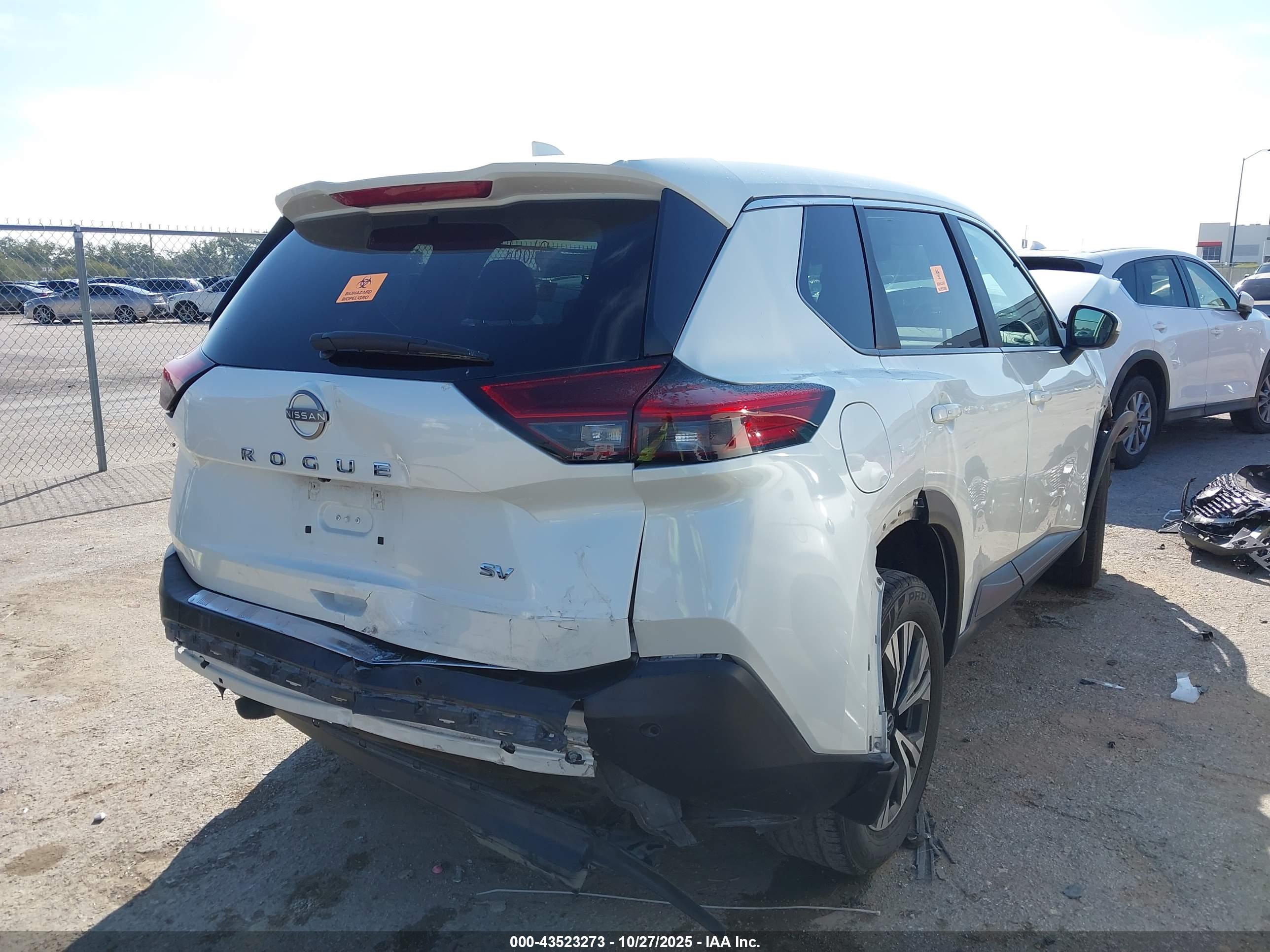 NISSAN ROGUE image 4