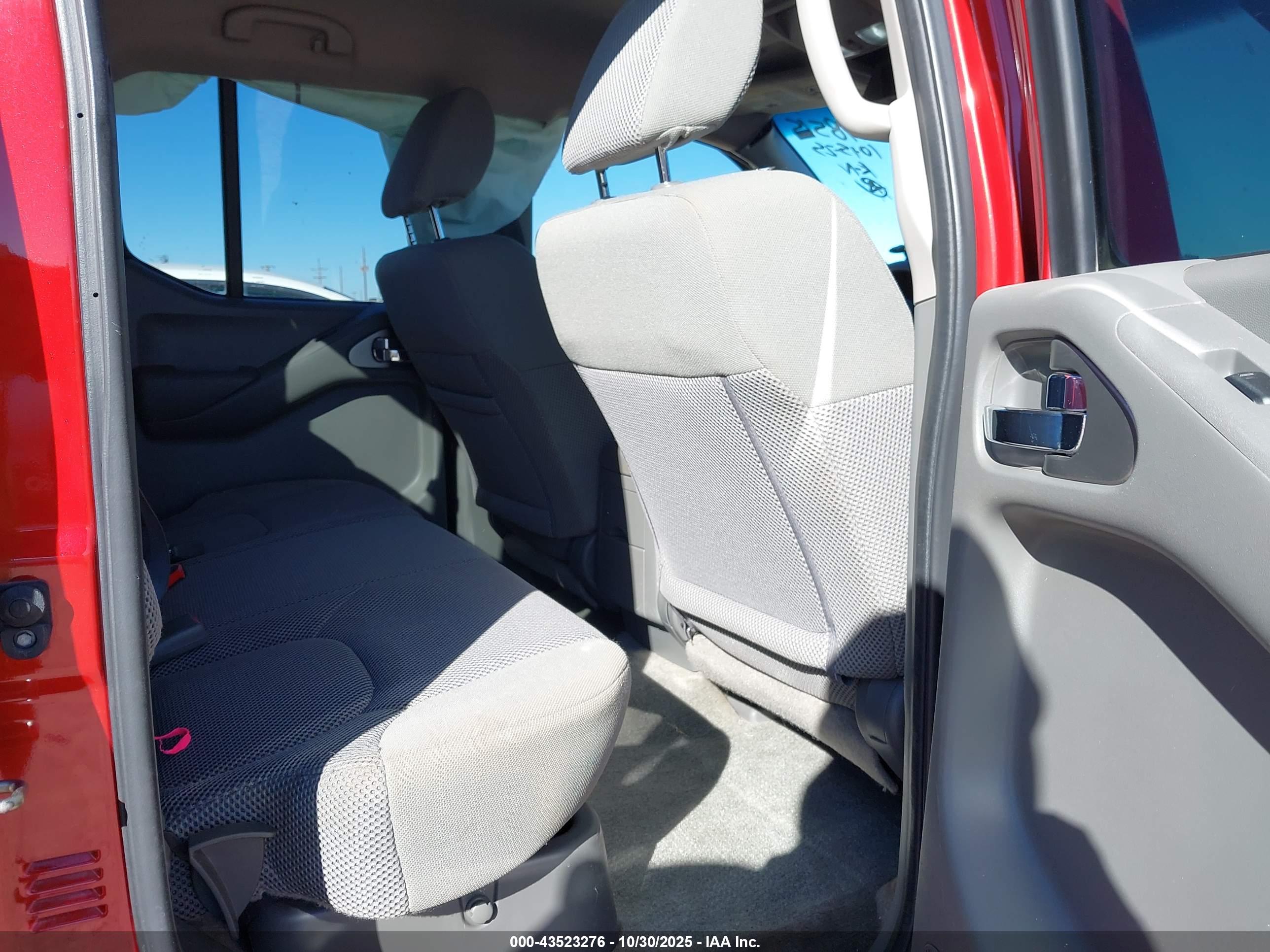 NISSAN FRONTIER image 8