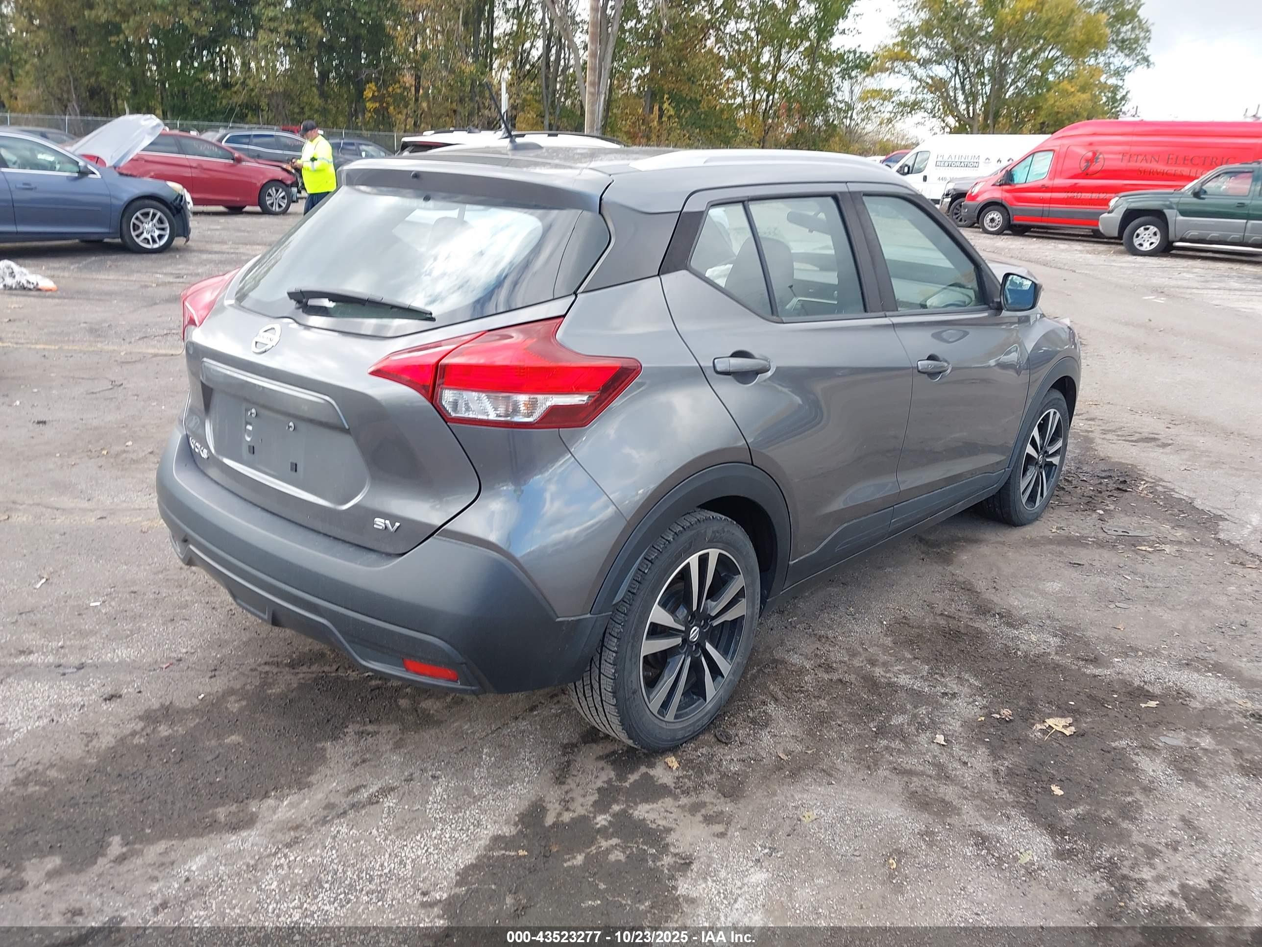 NISSAN KICKS image 4