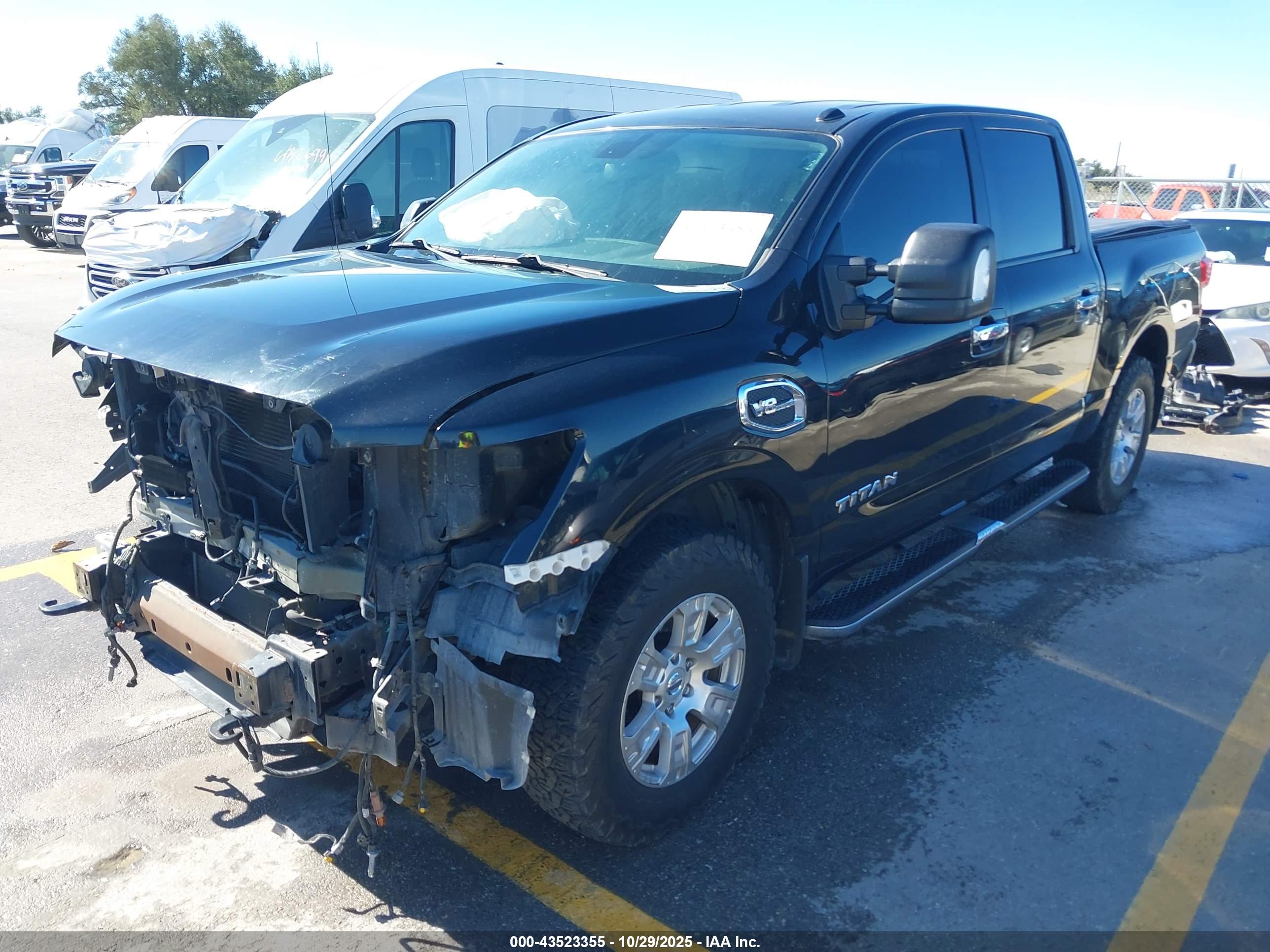 NISSAN TITAN image 2