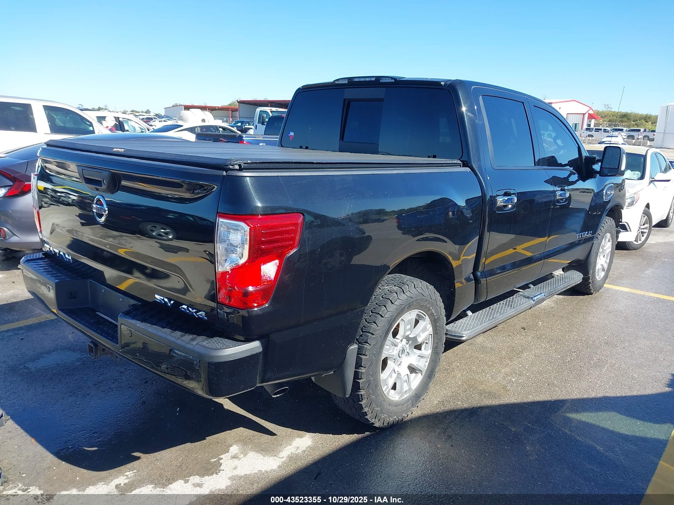 NISSAN TITAN image 4
