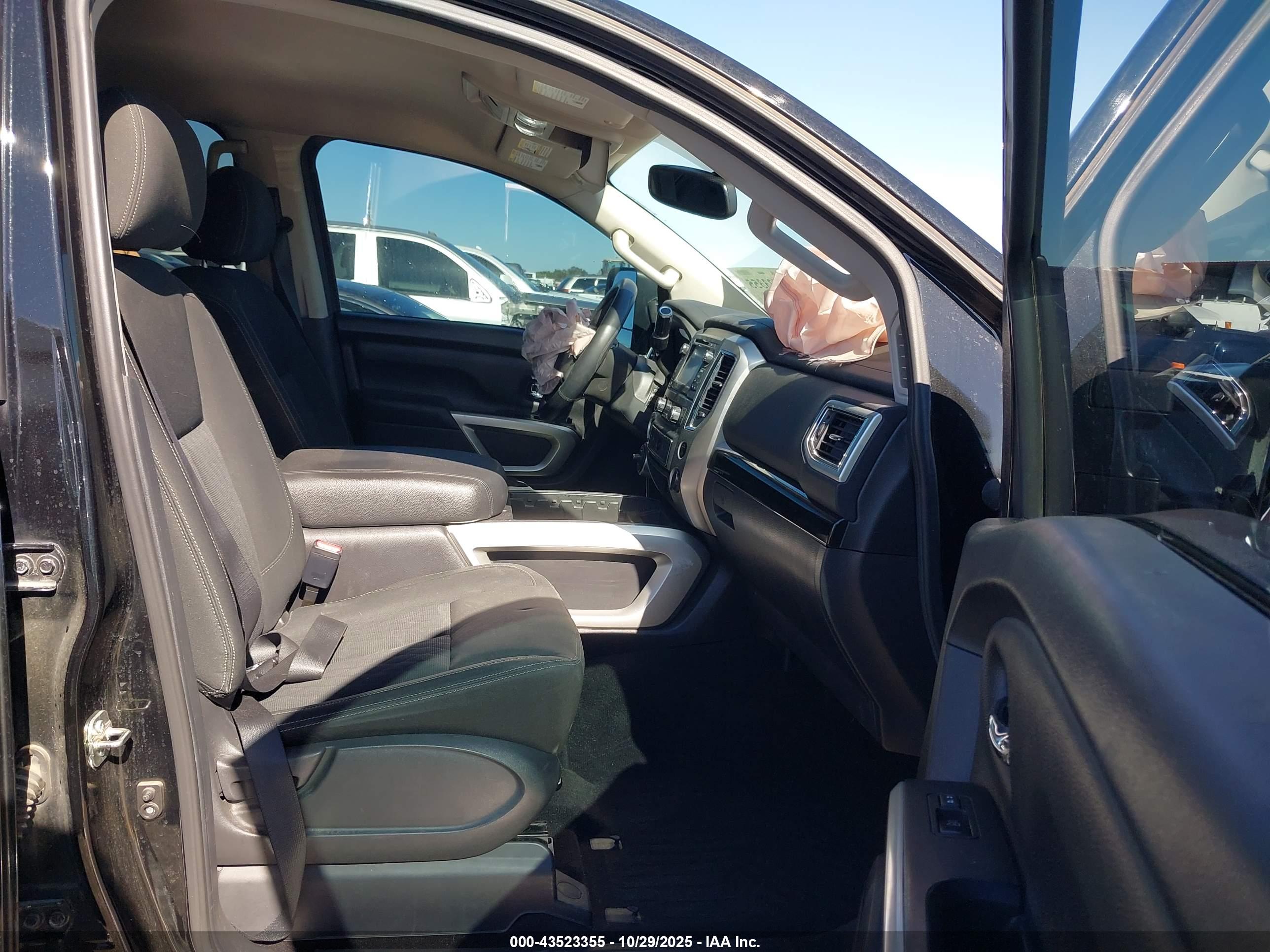 NISSAN TITAN image 5