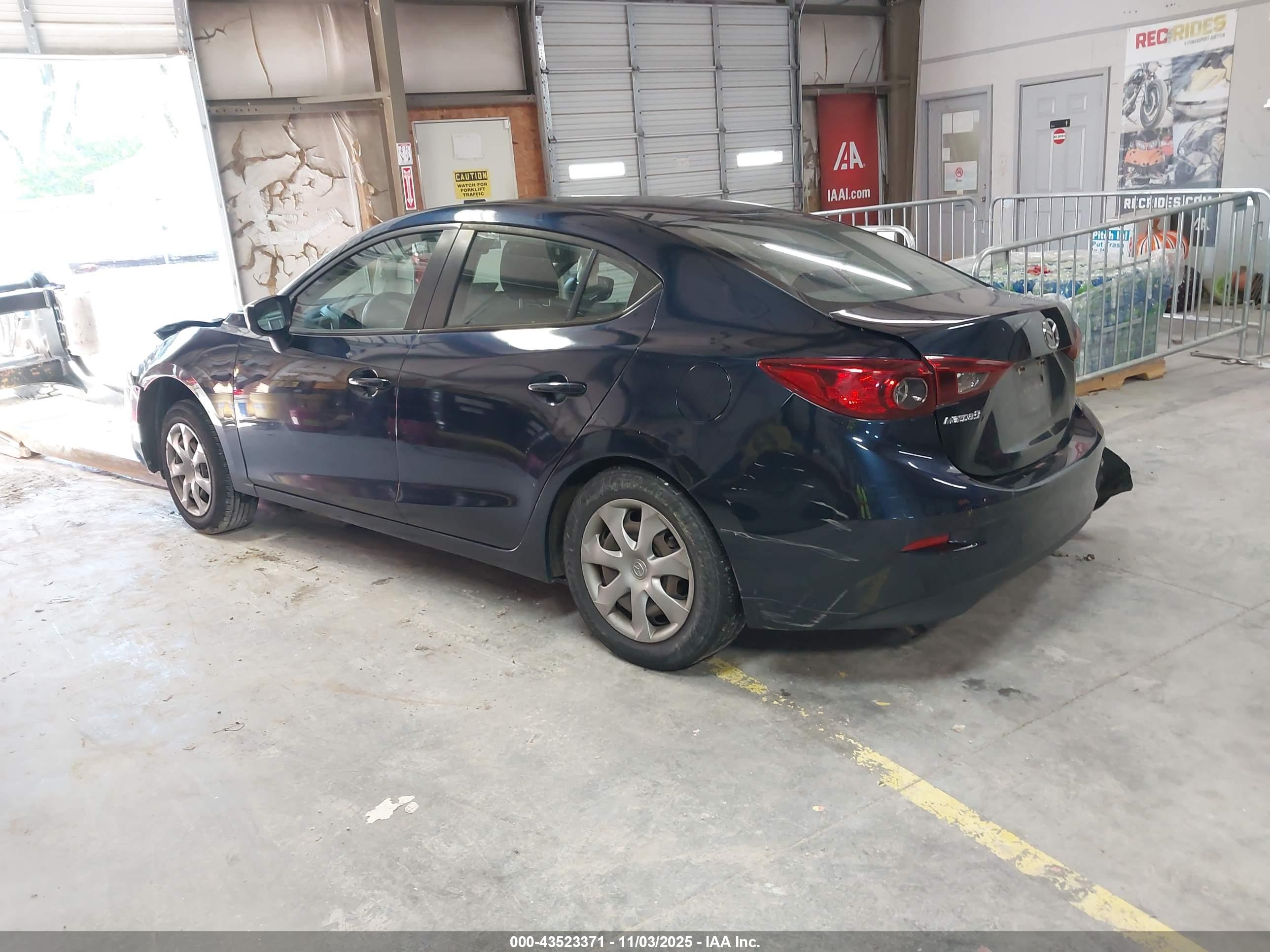 MAZDA MAZDA3 image 3