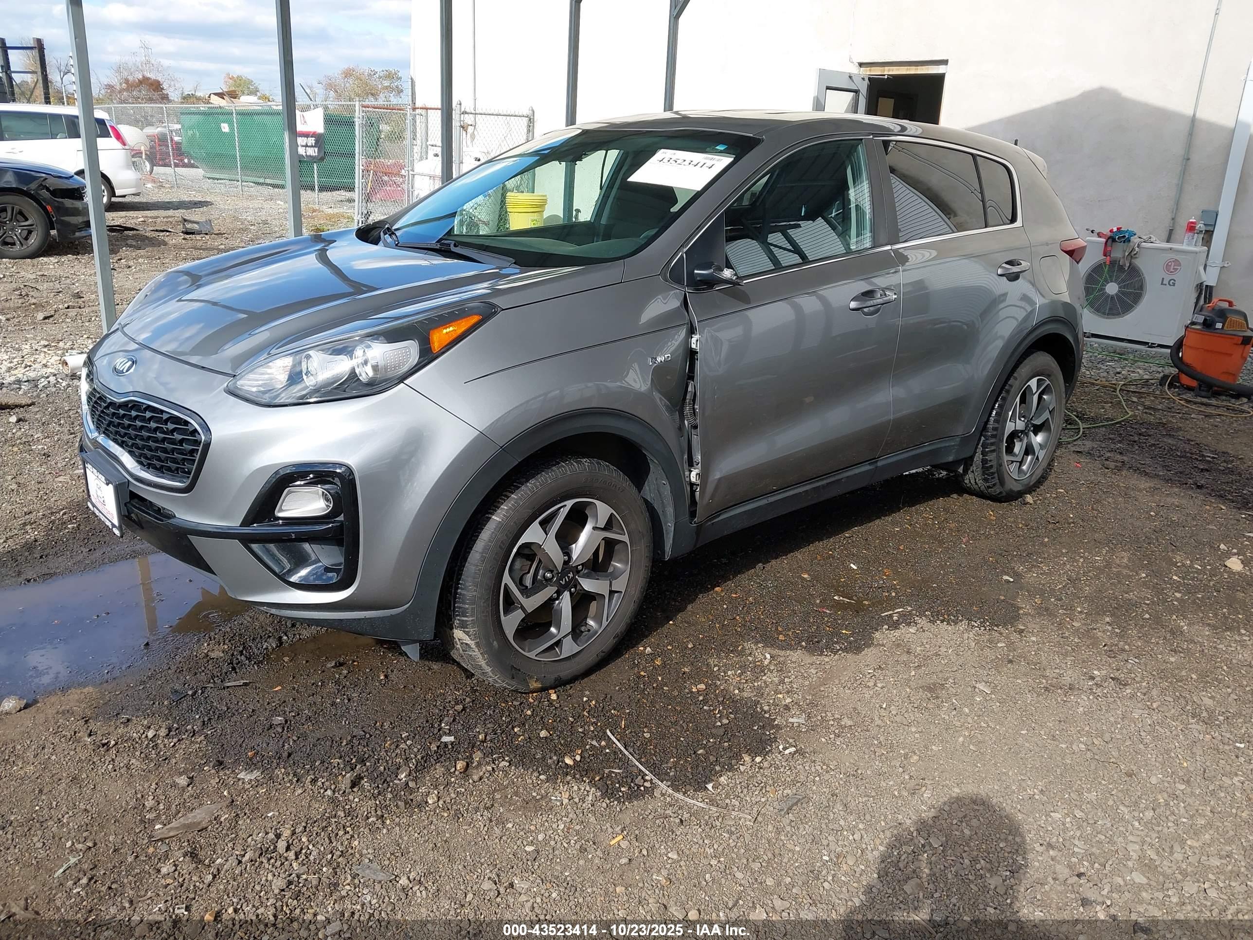 KIA SPORTAGE image 2