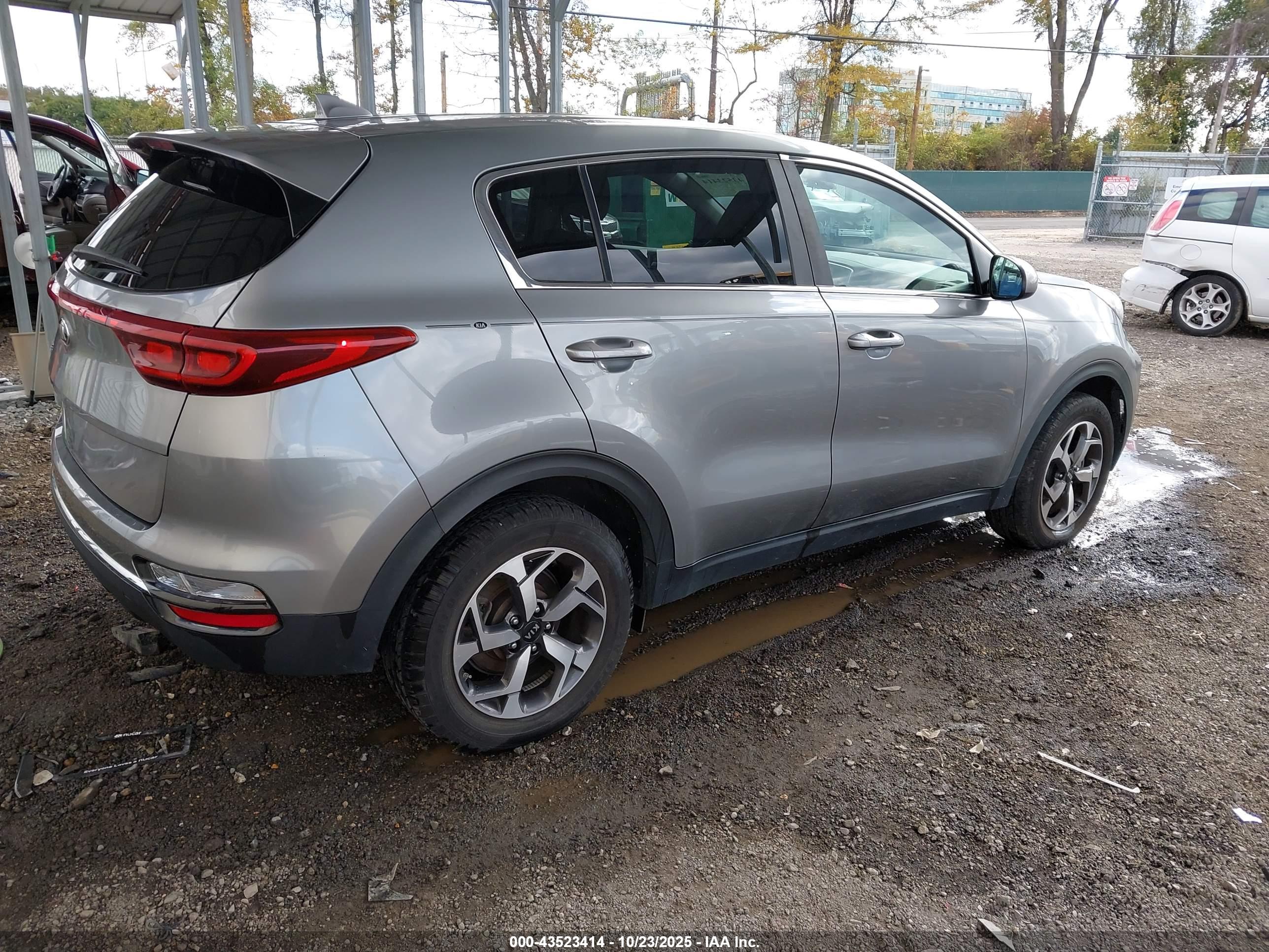 KIA SPORTAGE image 4