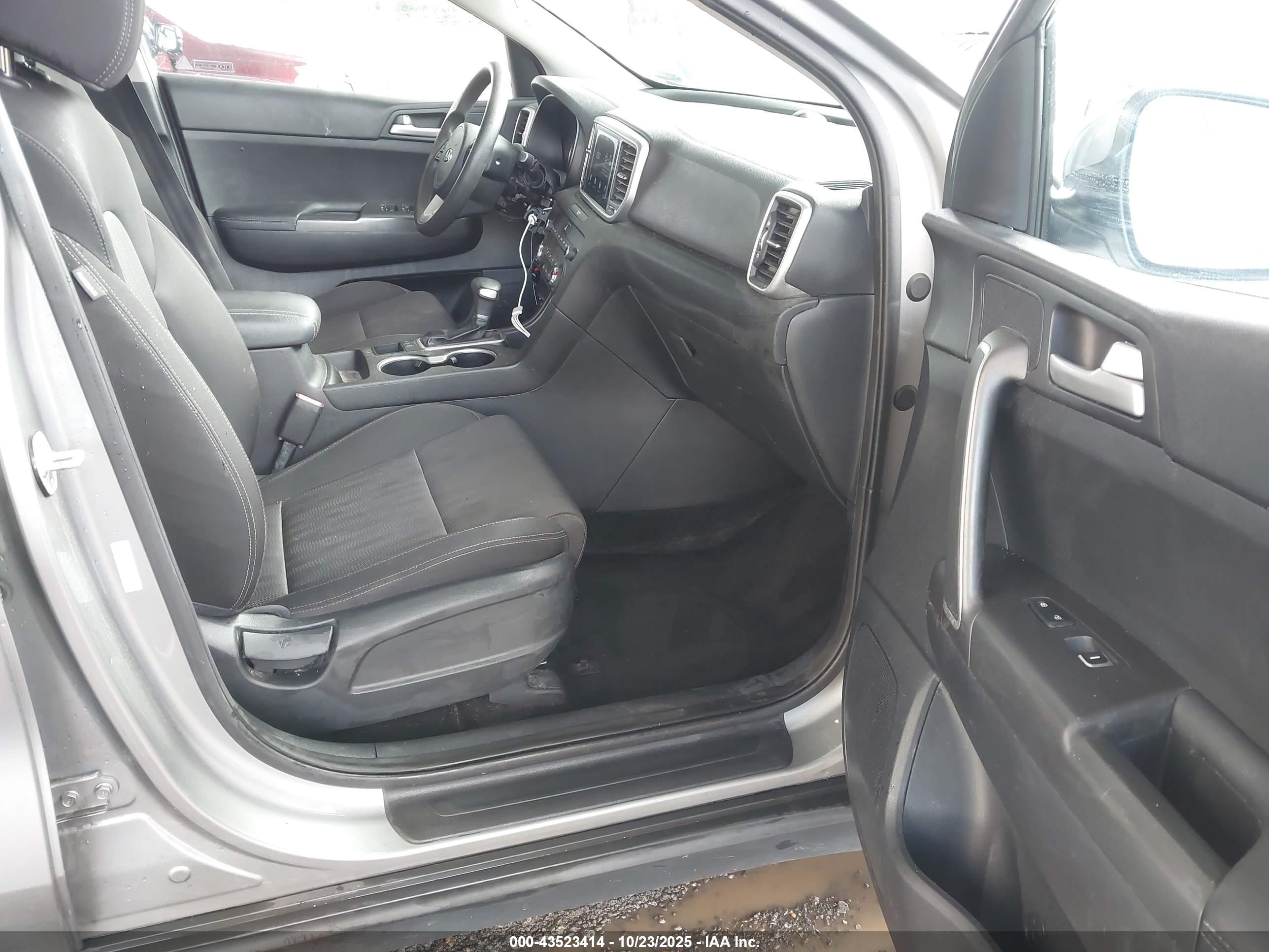 KIA SPORTAGE image 5