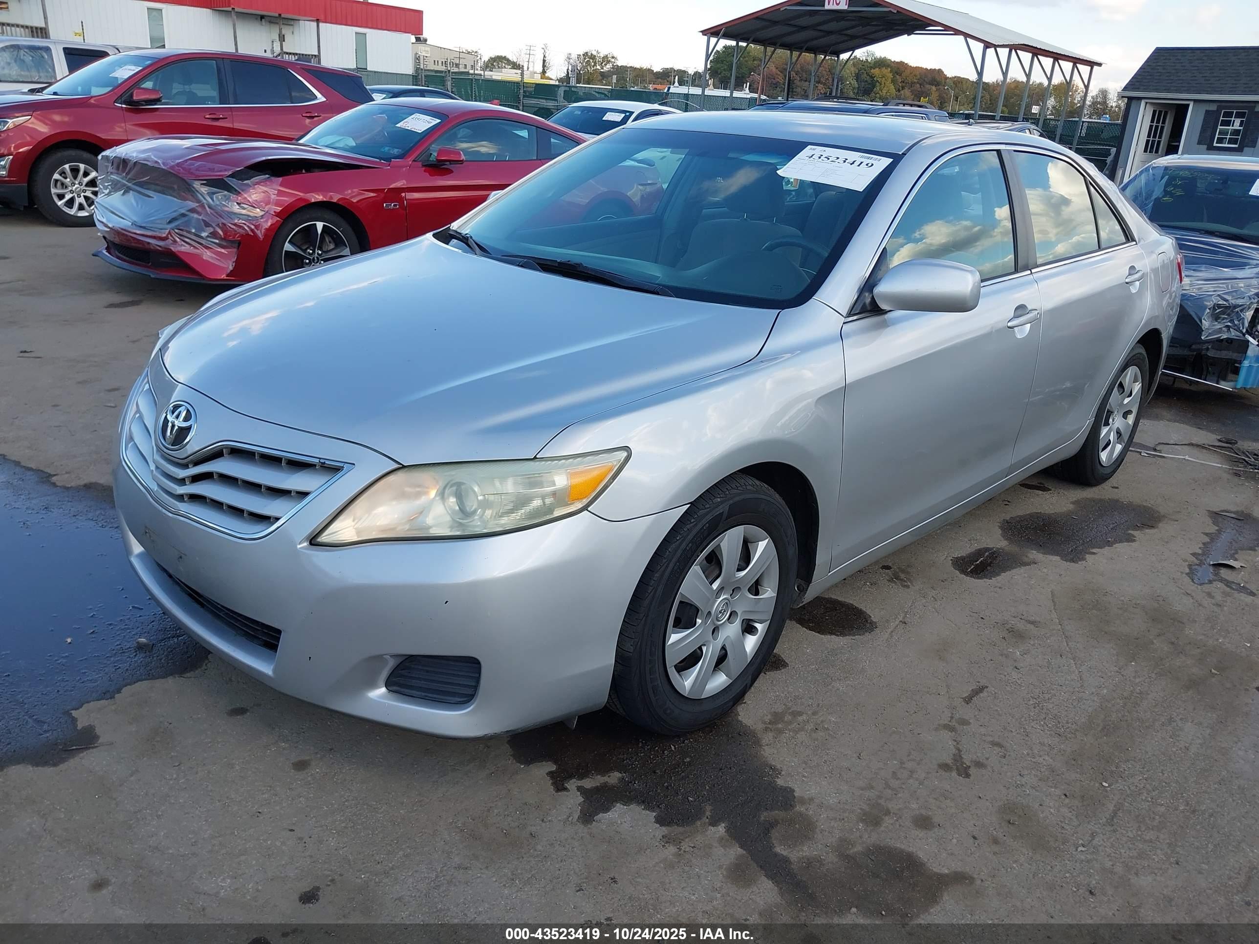 TOYOTA CAMRY image 2