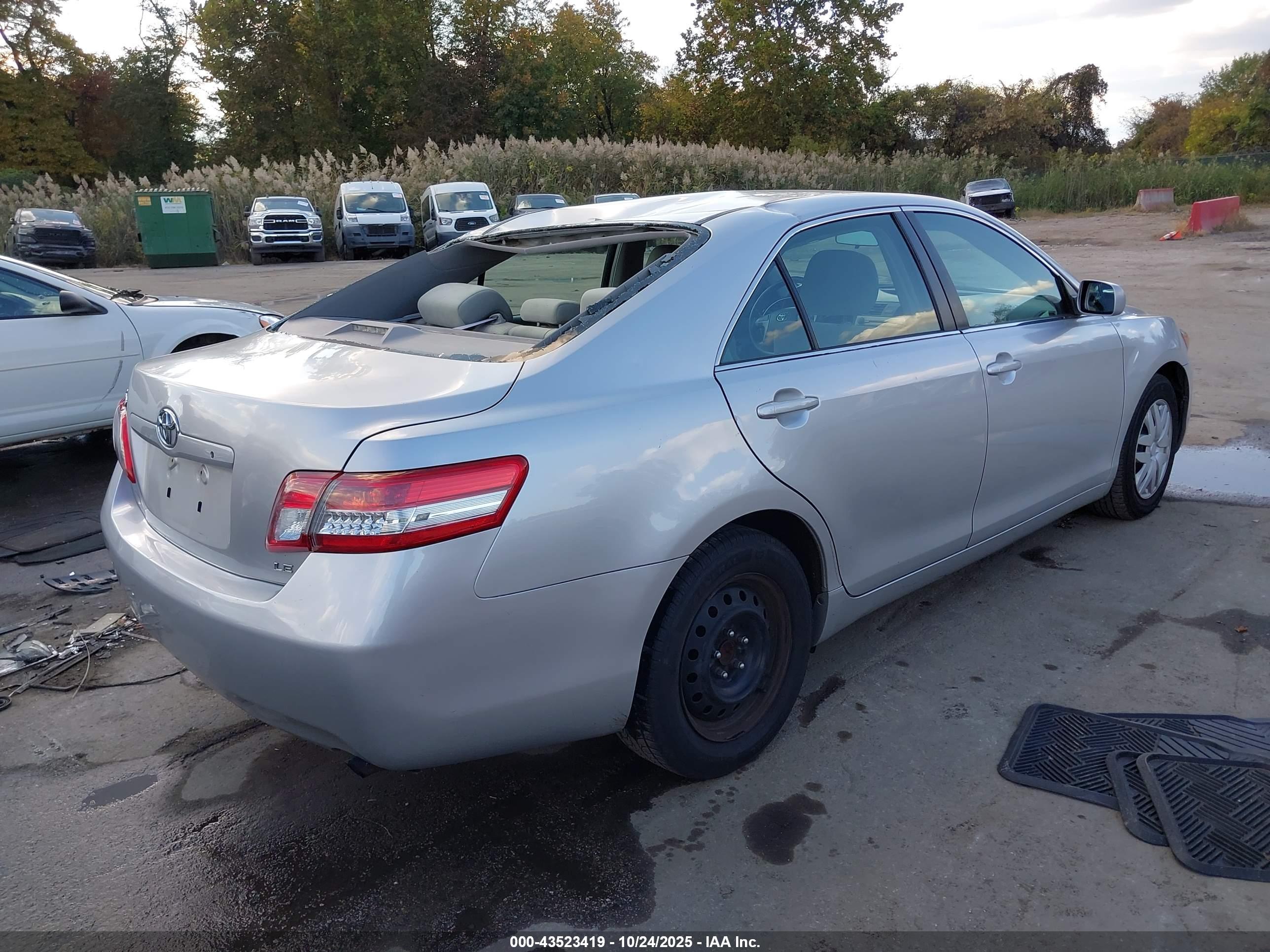 TOYOTA CAMRY image 4