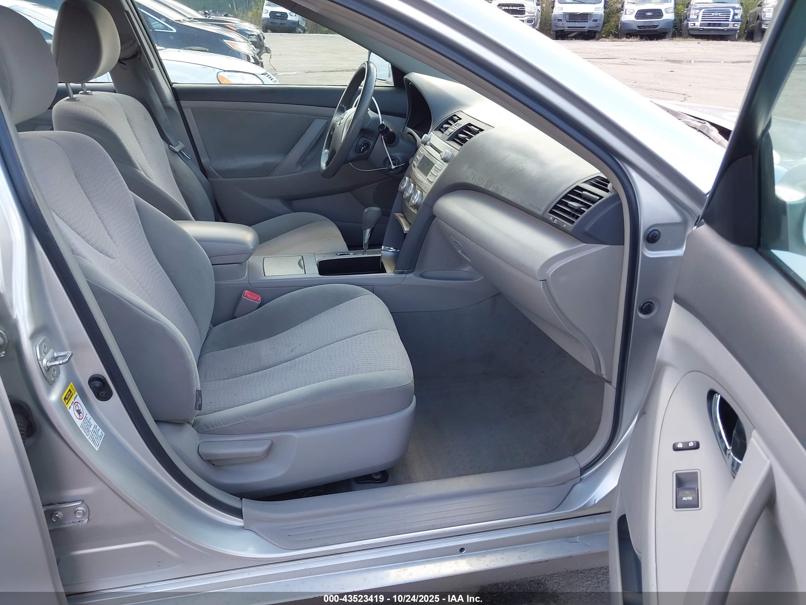 TOYOTA CAMRY image 5