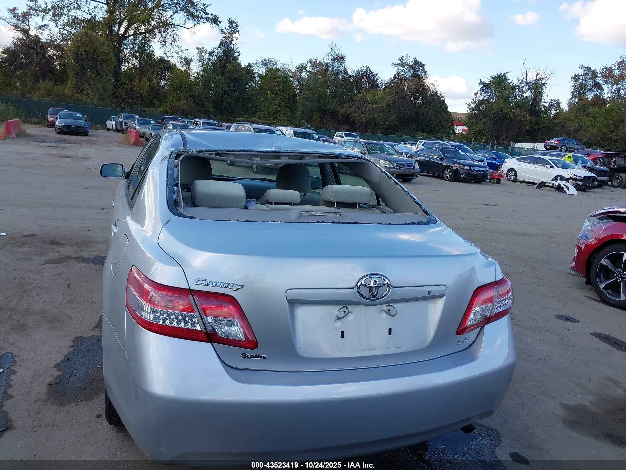 TOYOTA CAMRY image 6