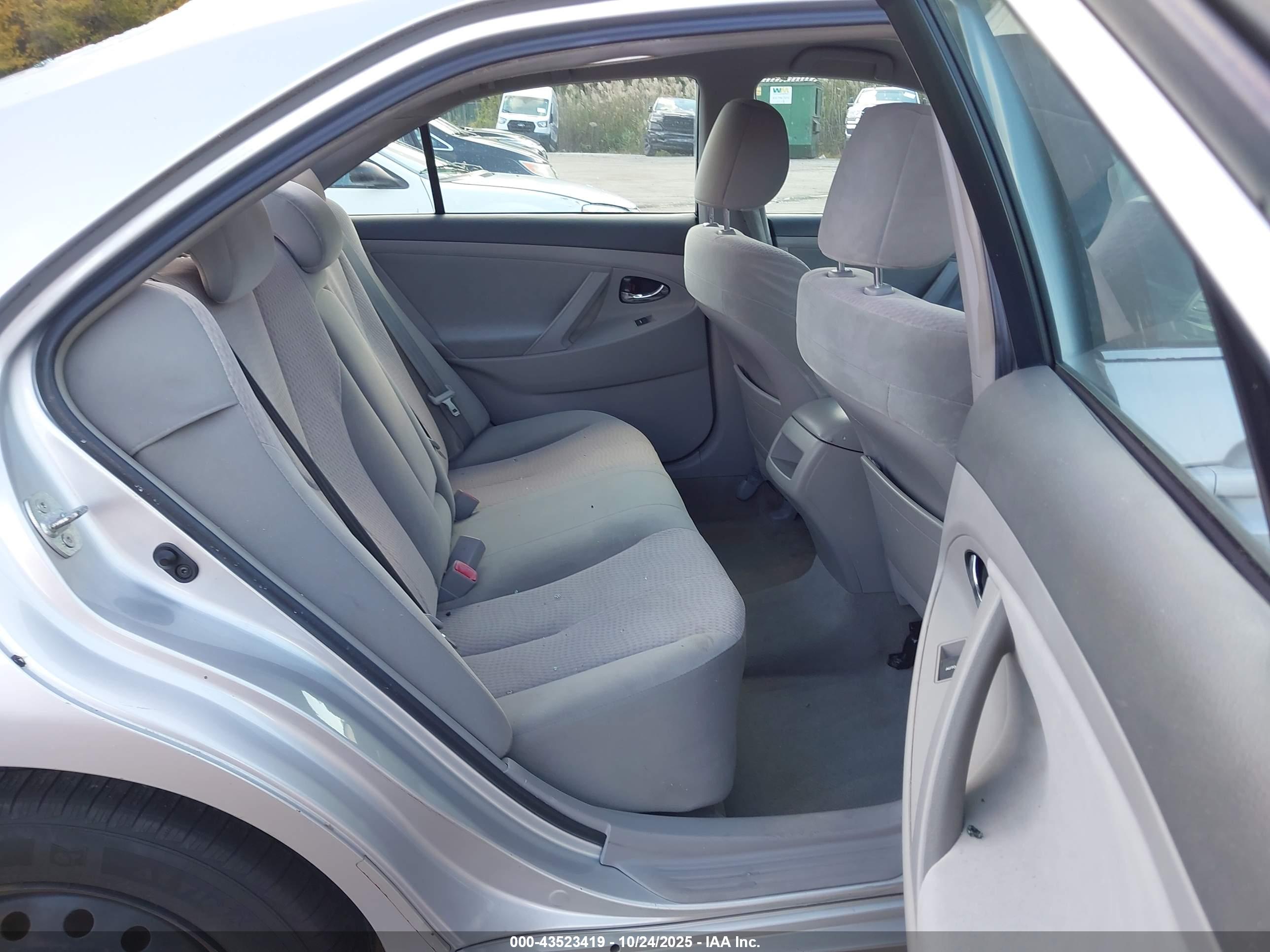 TOYOTA CAMRY image 8