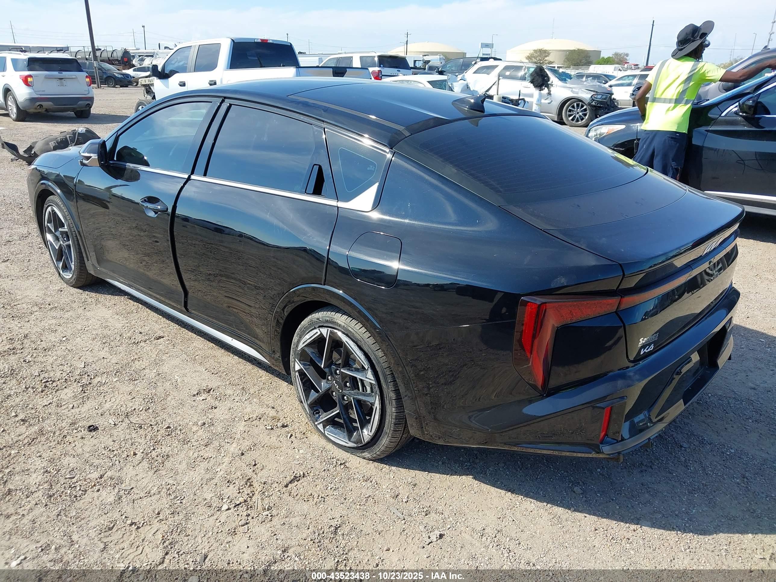 KIA K4 image 3