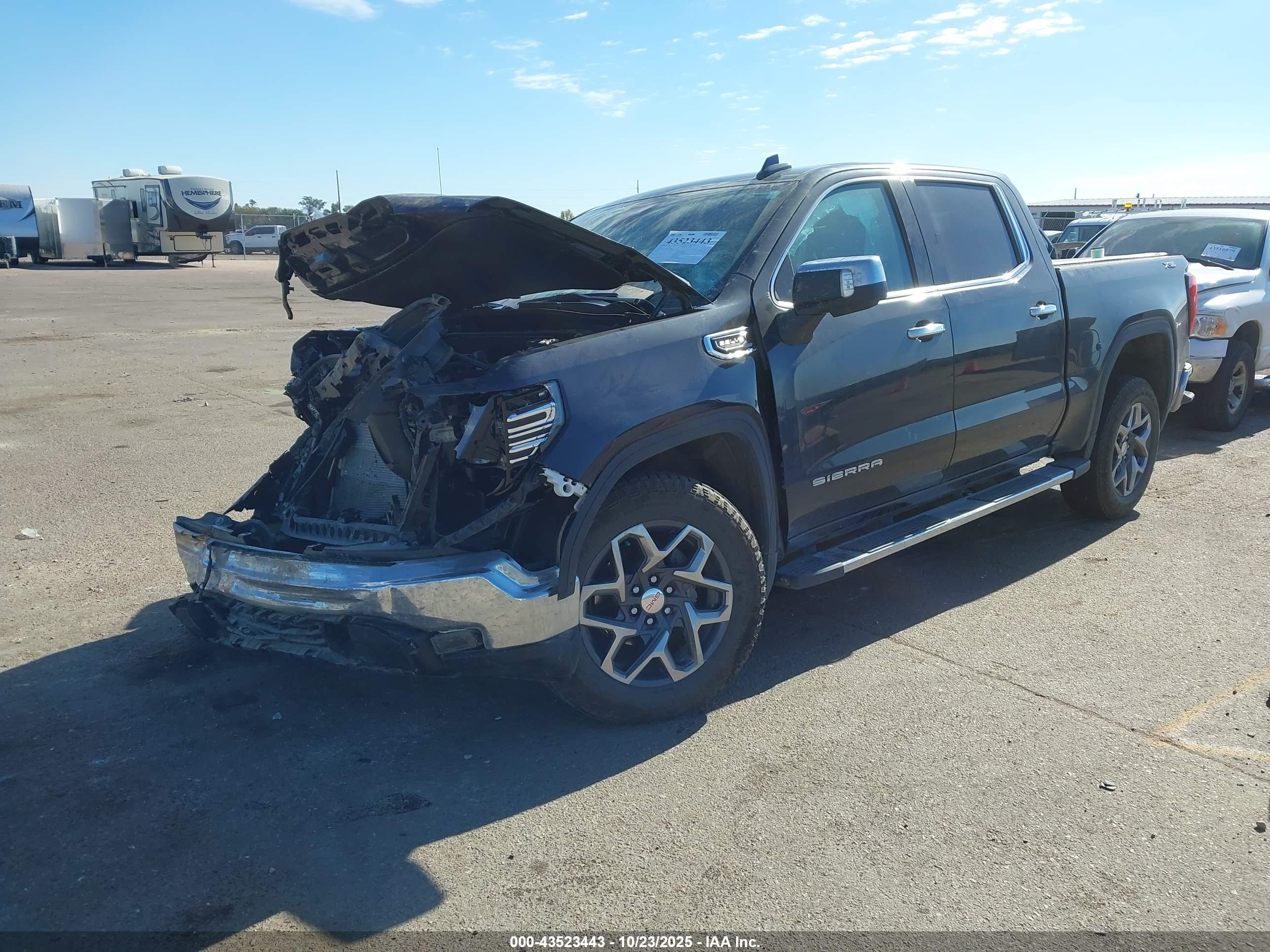 GMC SIERRA image 2