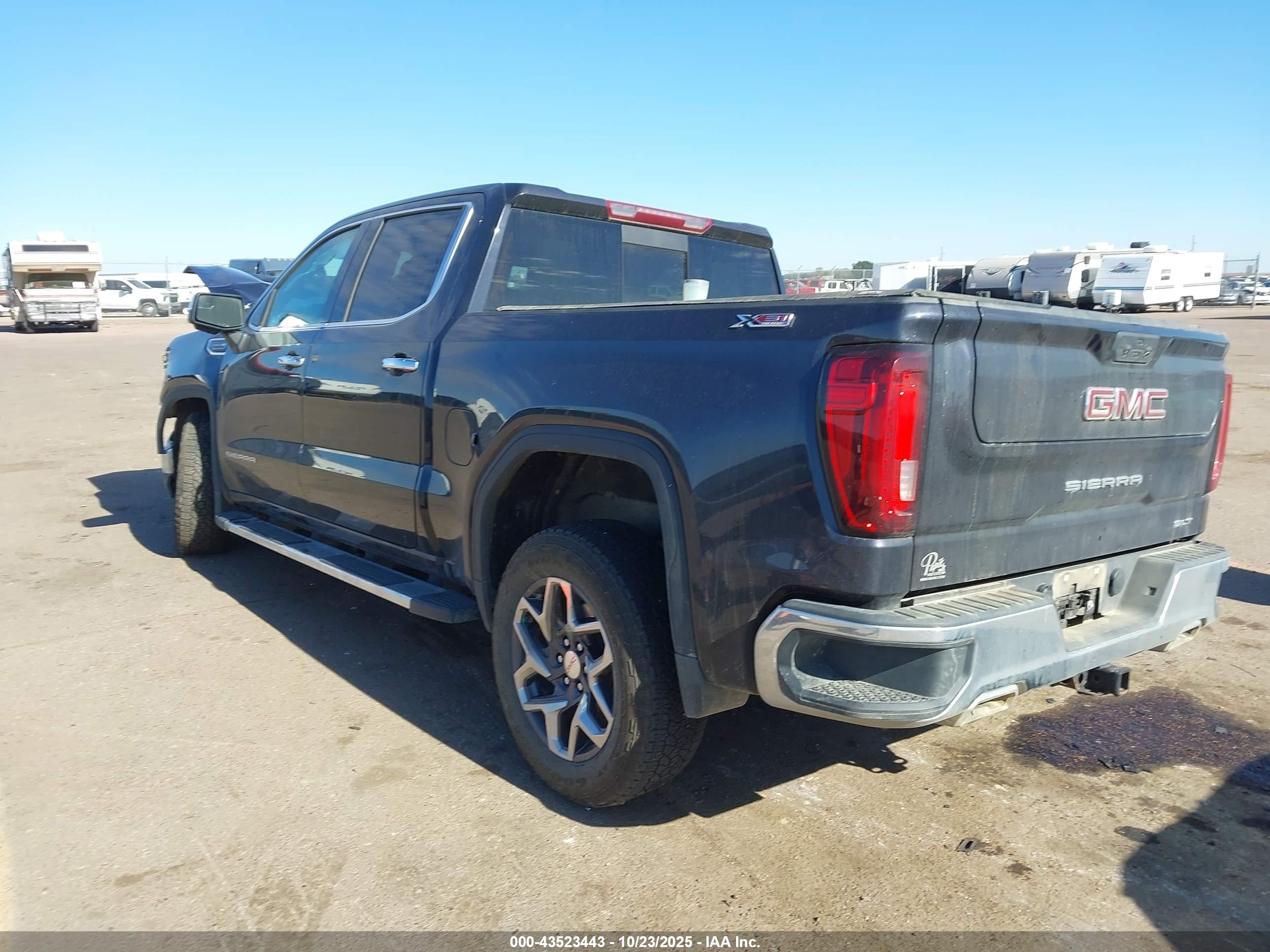 GMC SIERRA image 3