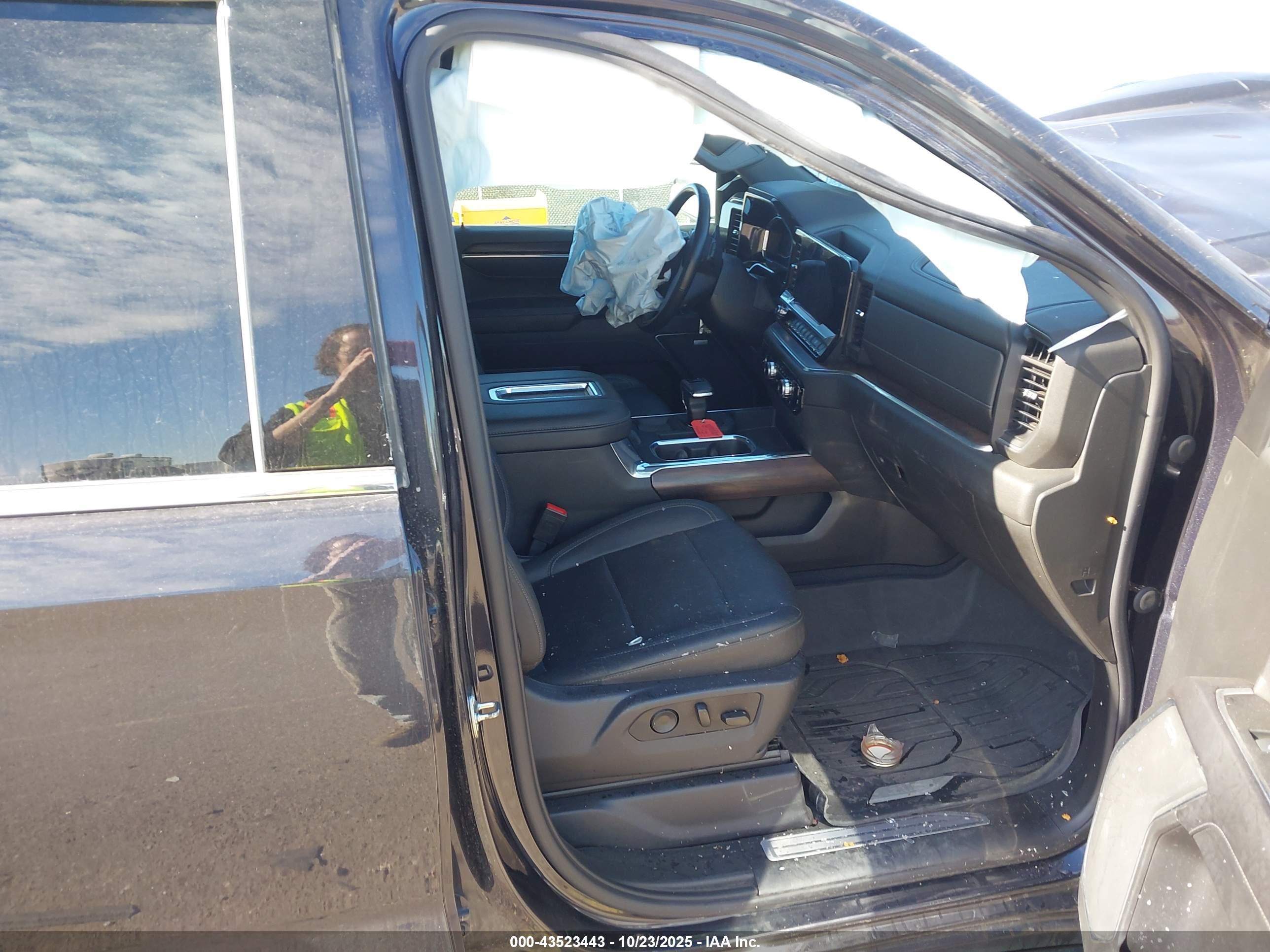 GMC SIERRA image 5