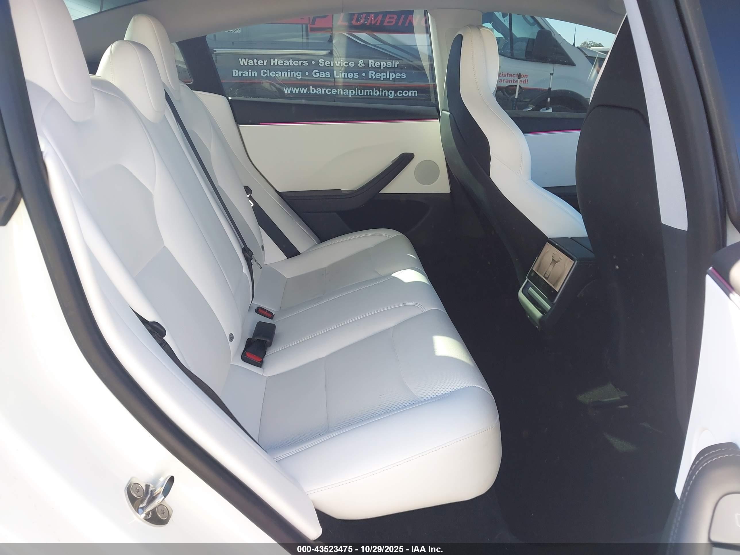 TESLA MODEL image 8