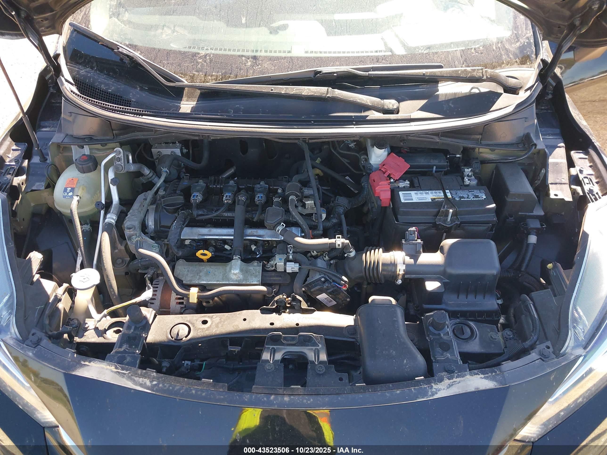NISSAN VERSA image 10