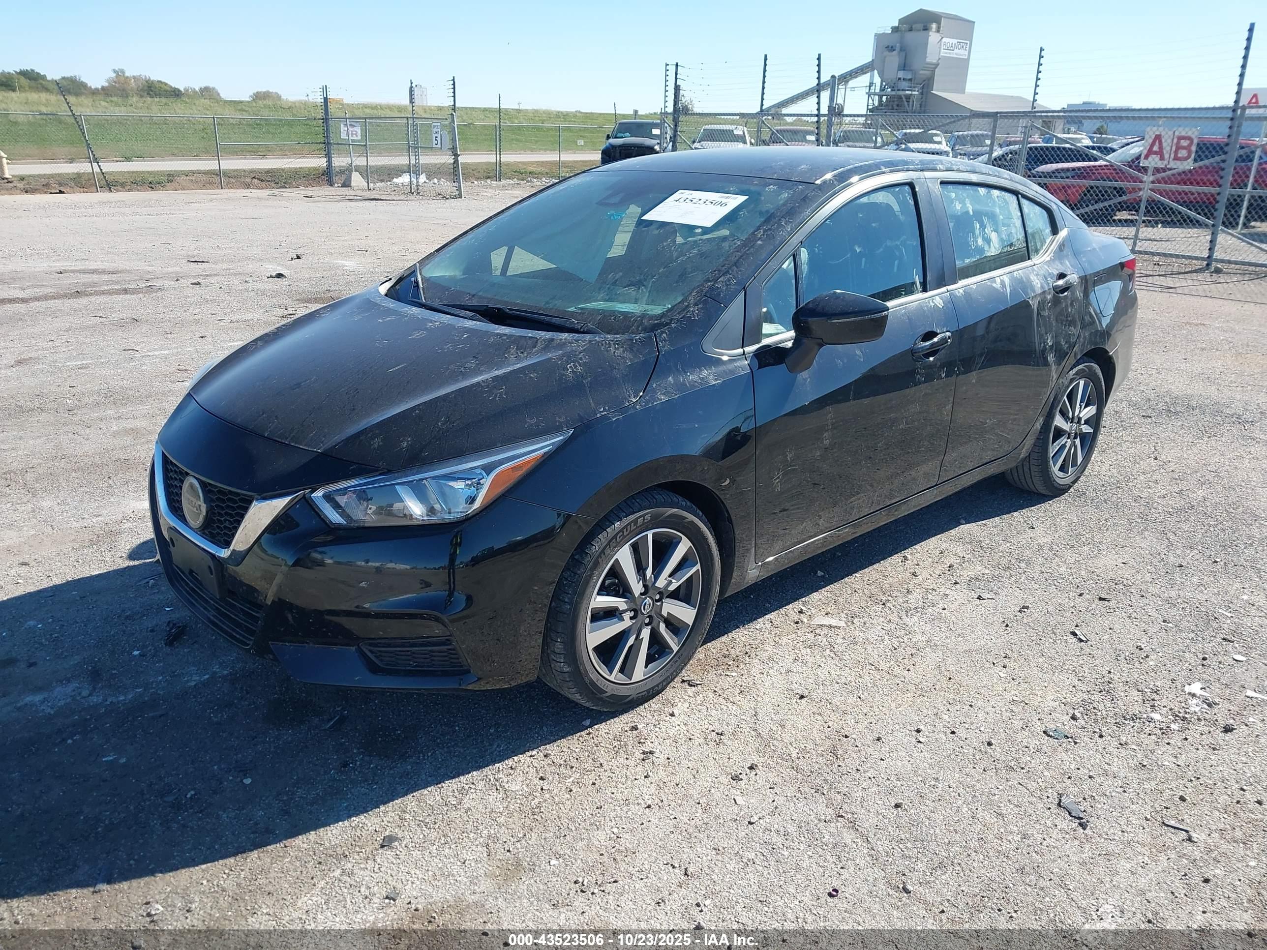 NISSAN VERSA image 2