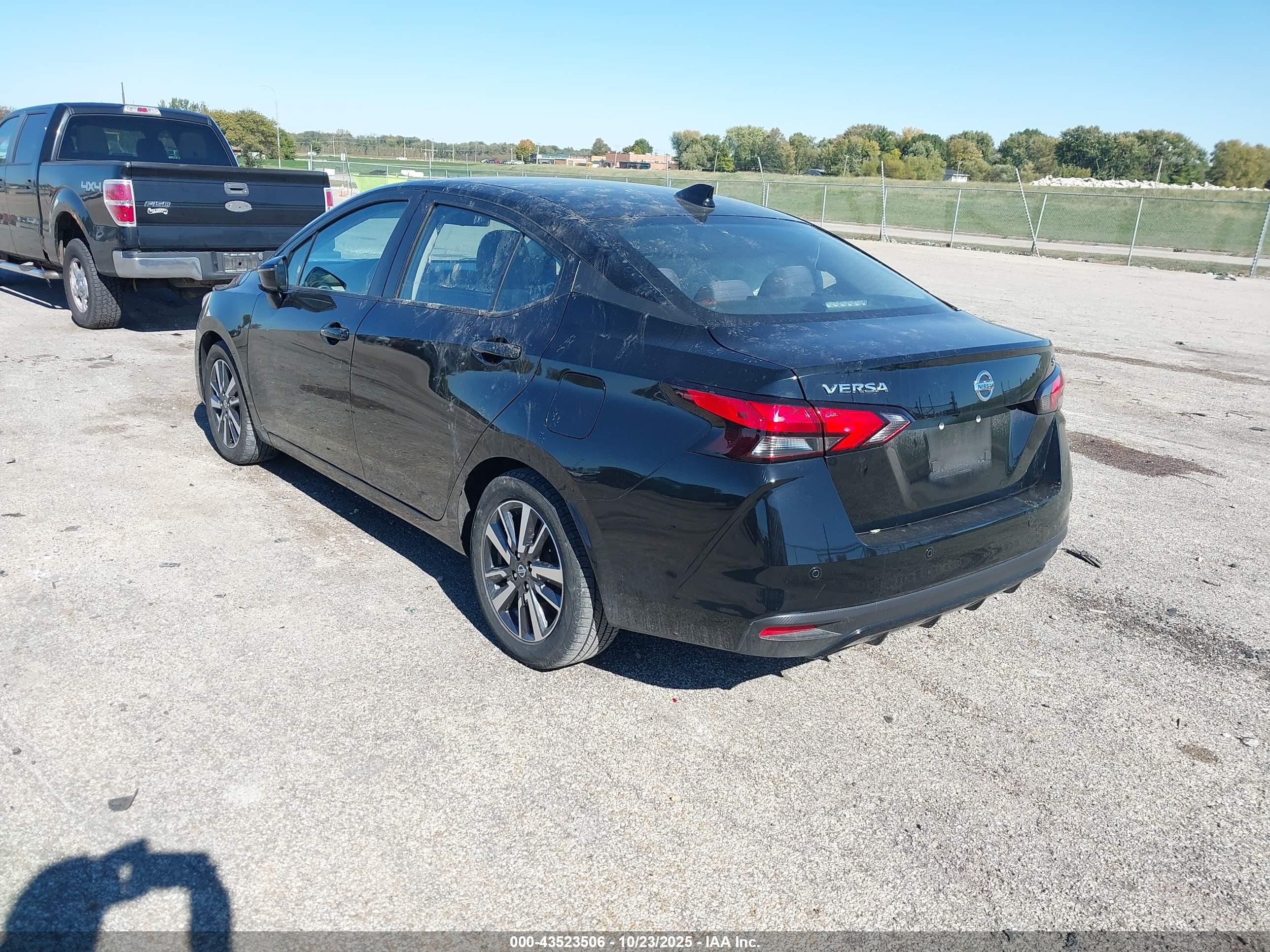 NISSAN VERSA image 3