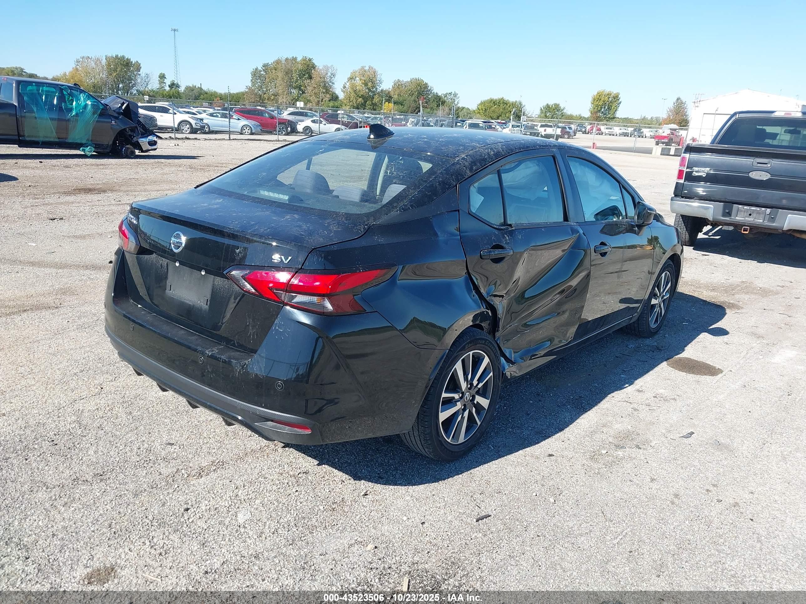 NISSAN VERSA image 4