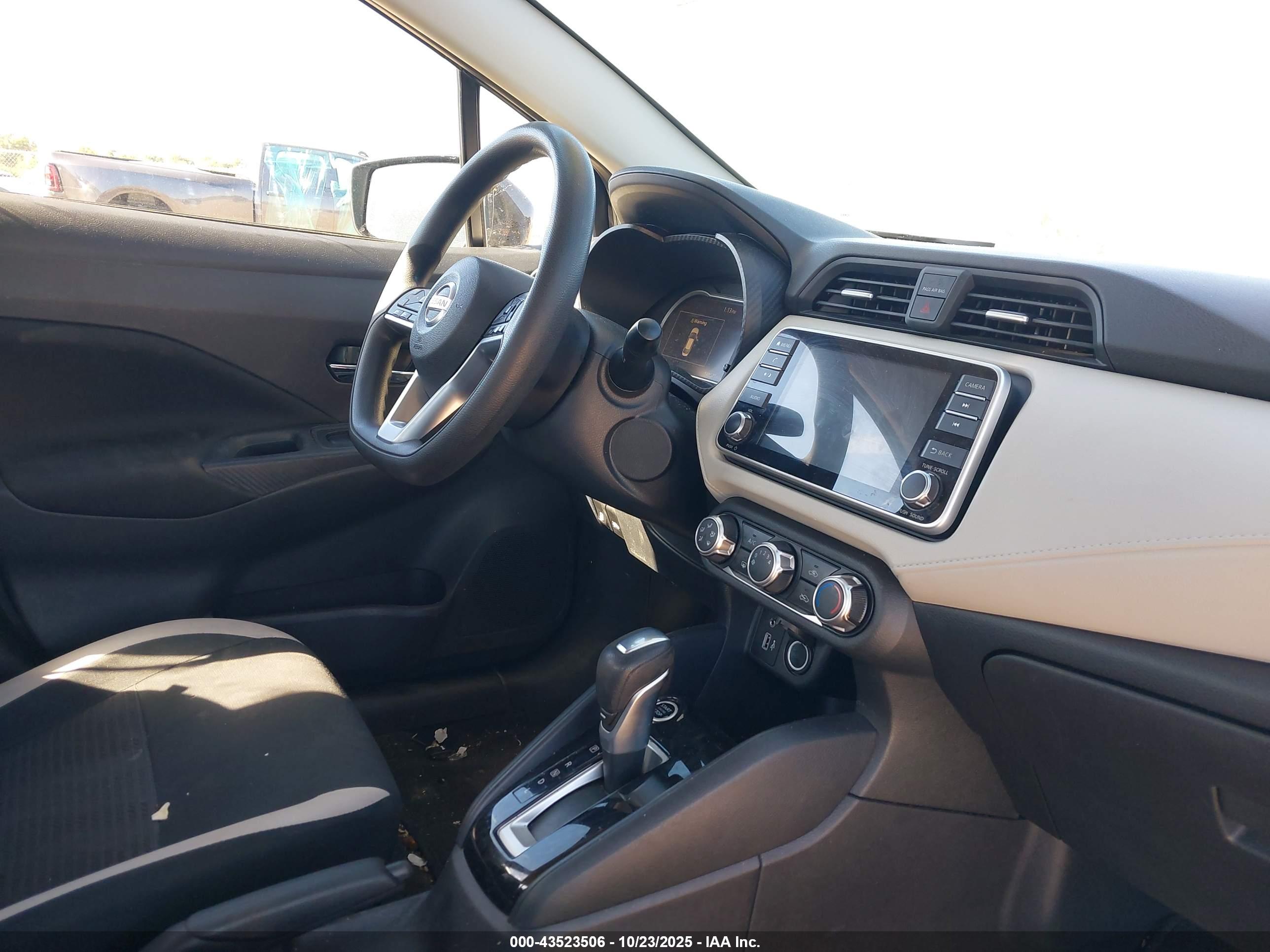NISSAN VERSA image 5