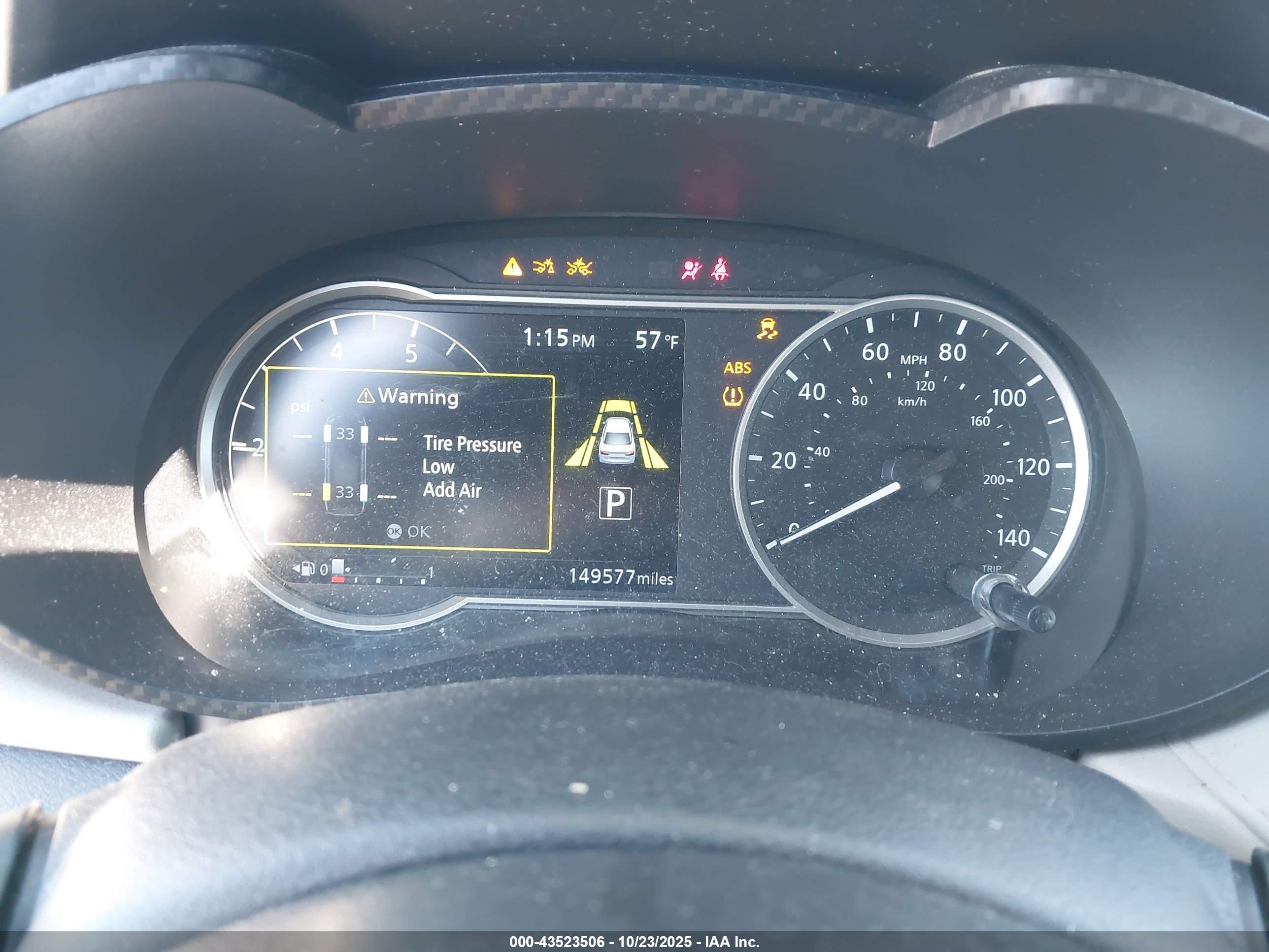 NISSAN VERSA image 7