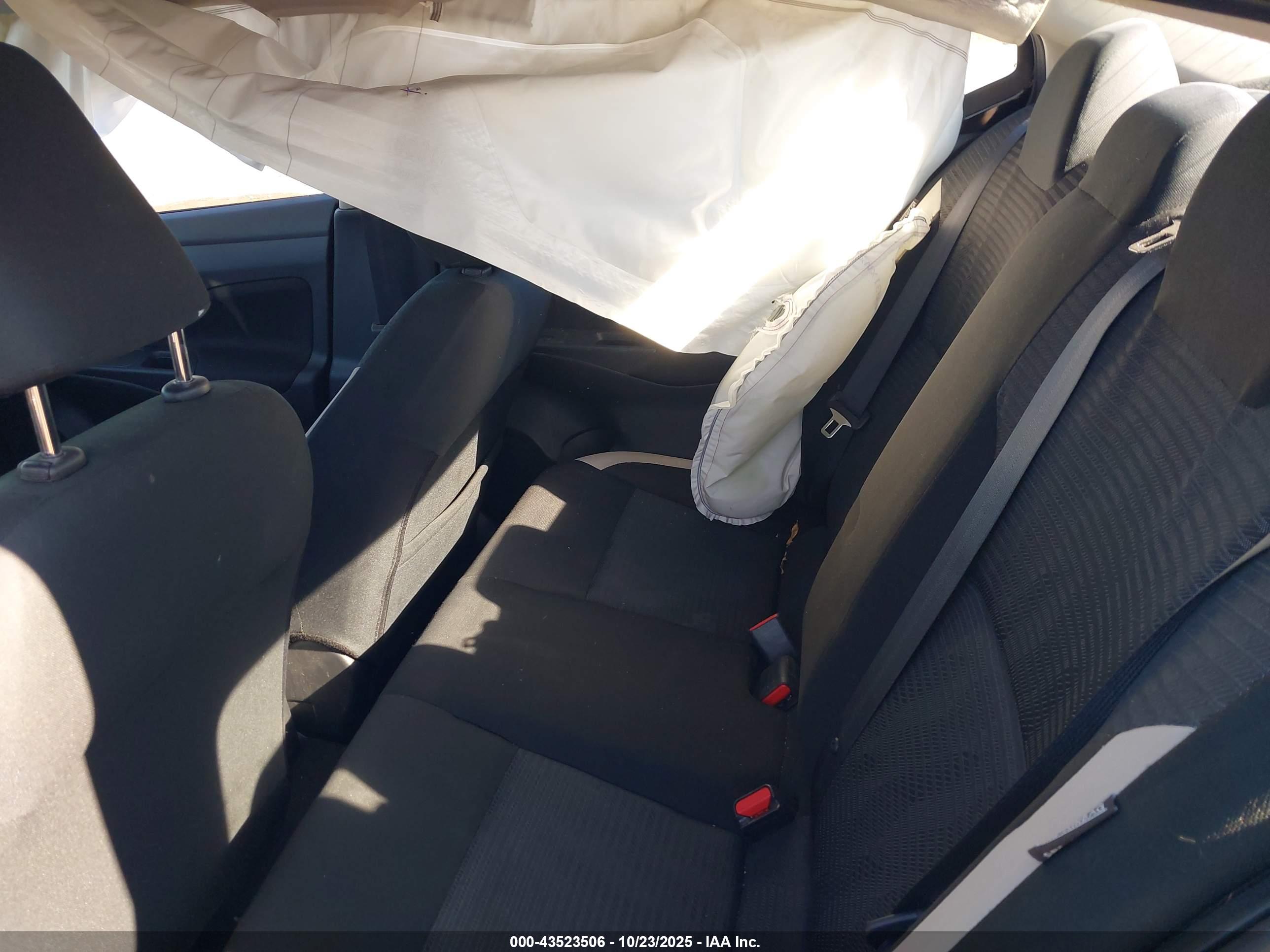 NISSAN VERSA image 8