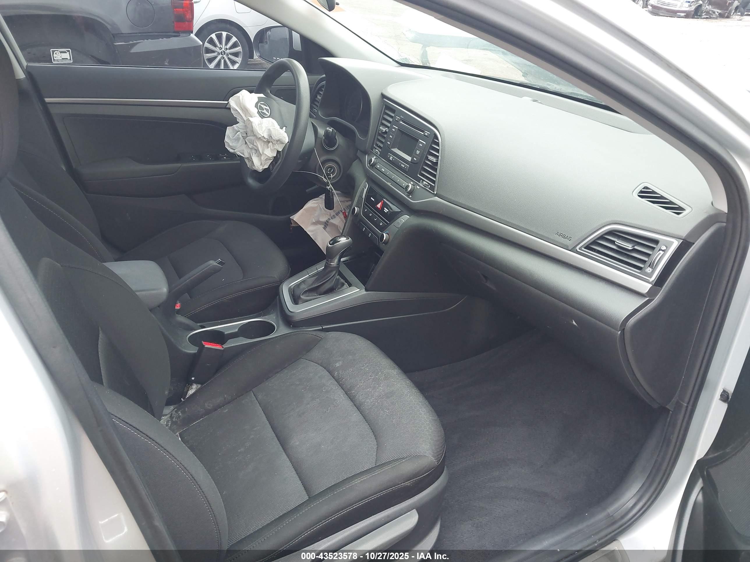 HYUNDAI ELANTRA image 5