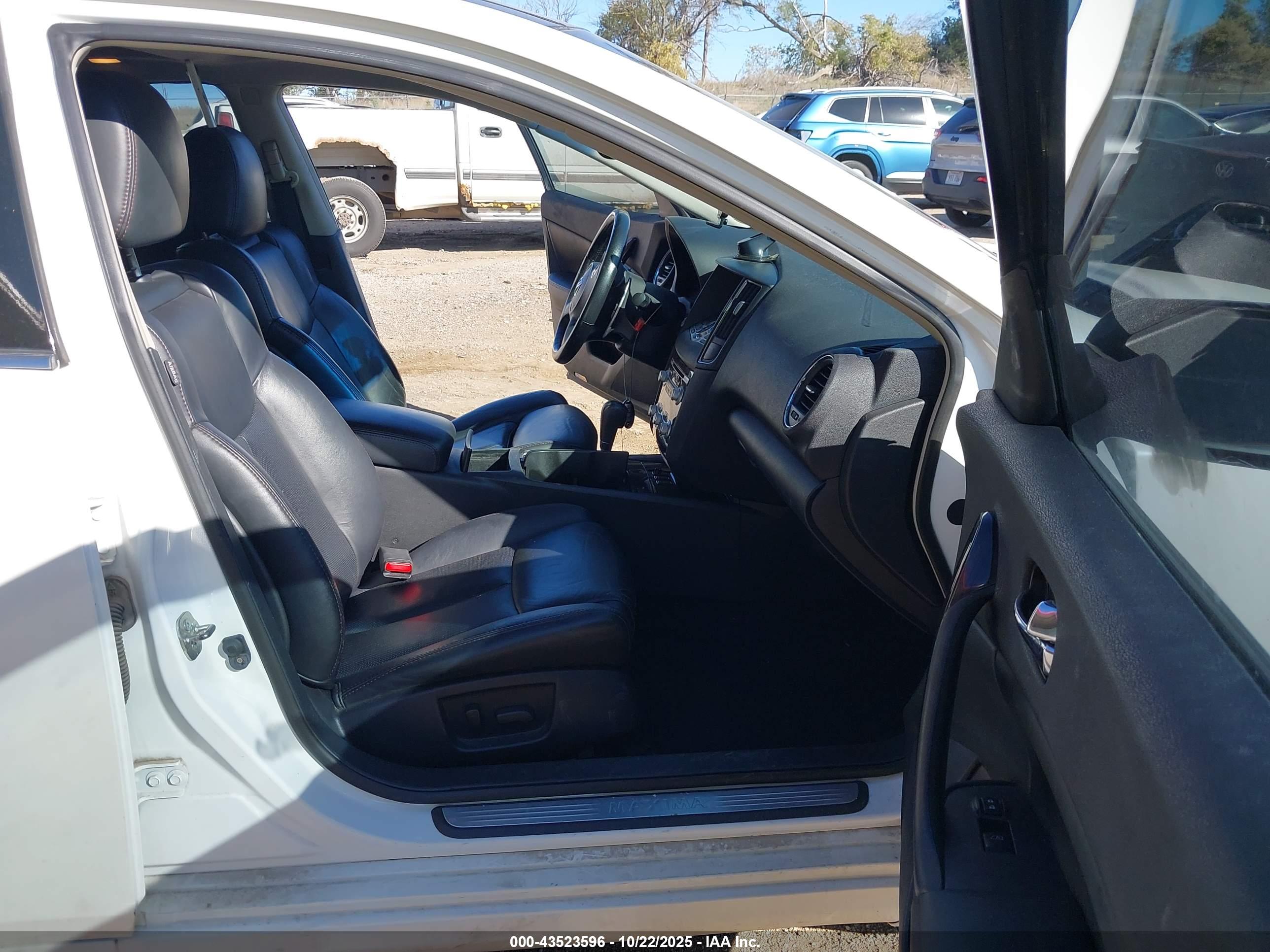 NISSAN MAXIMA image 5