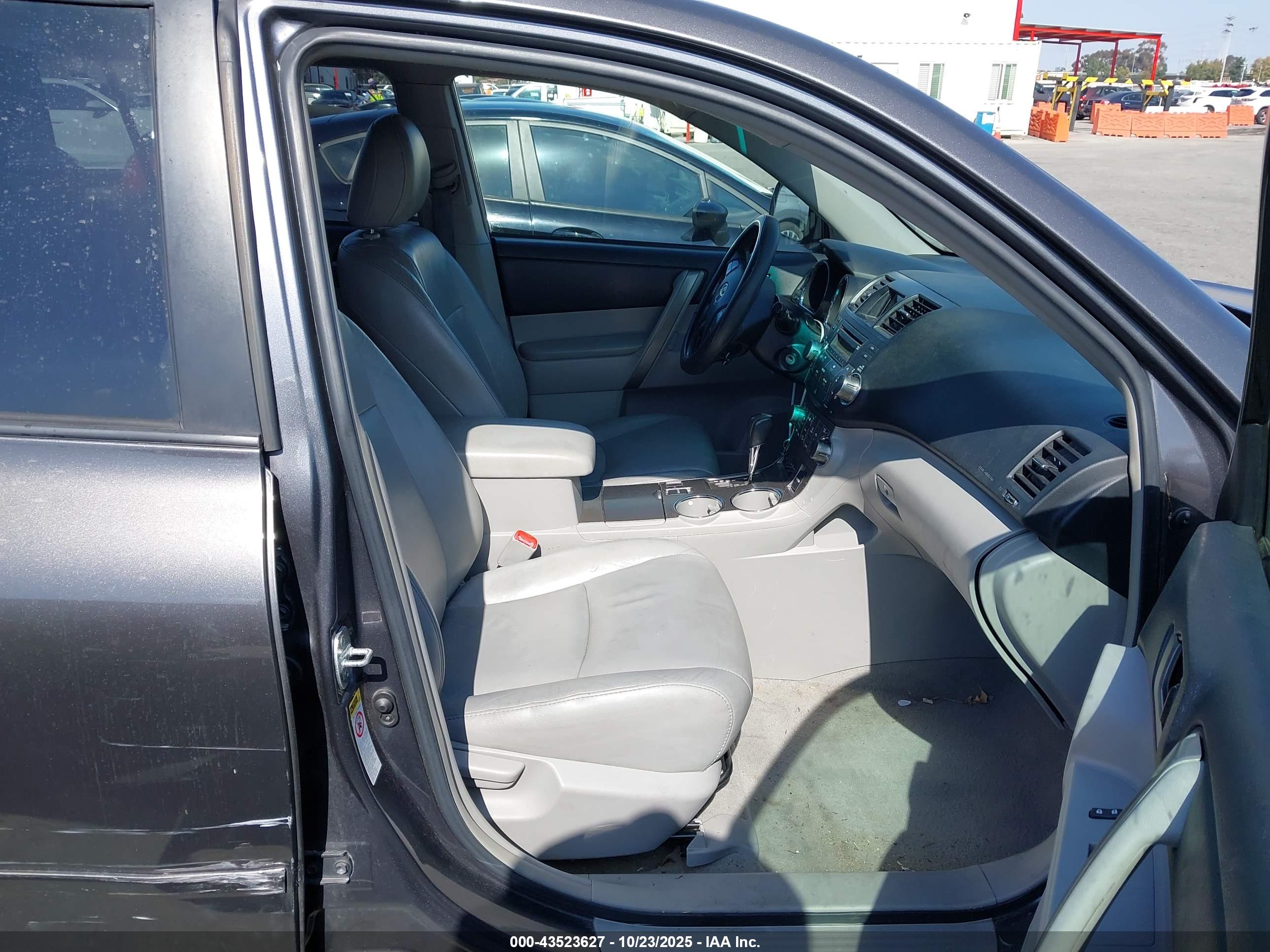 TOYOTA HIGHLANDER image 5