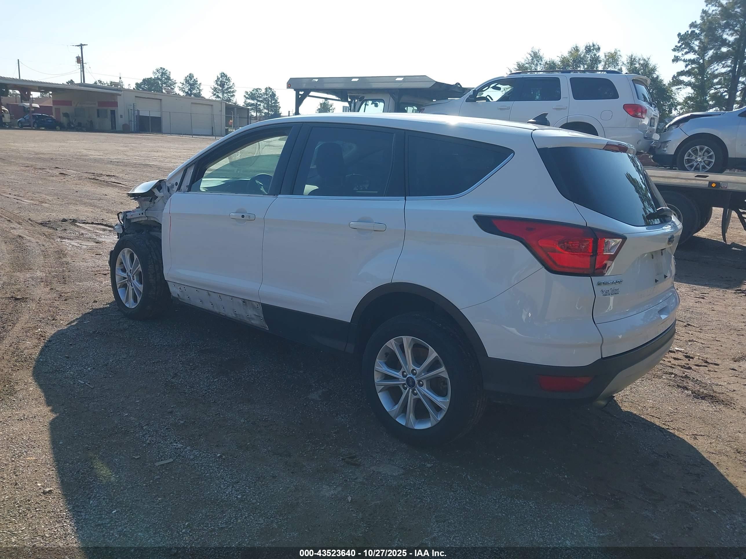 FORD ESCAPE image 3