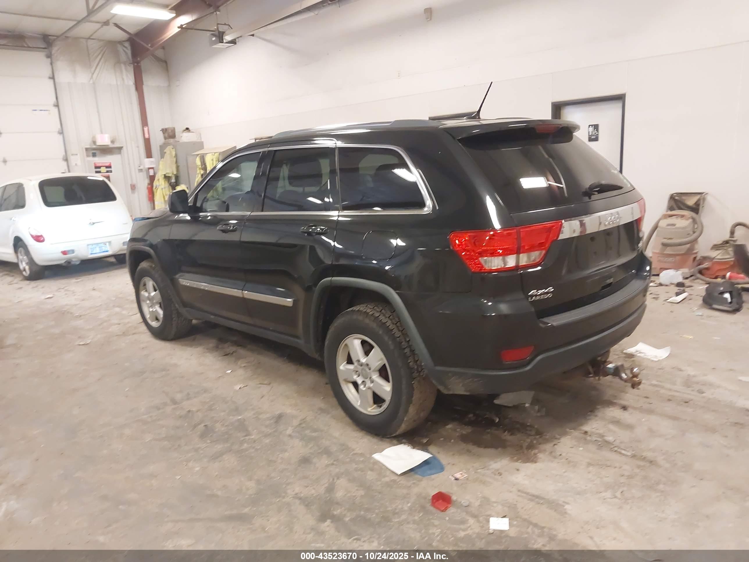 JEEP GRAND image 3