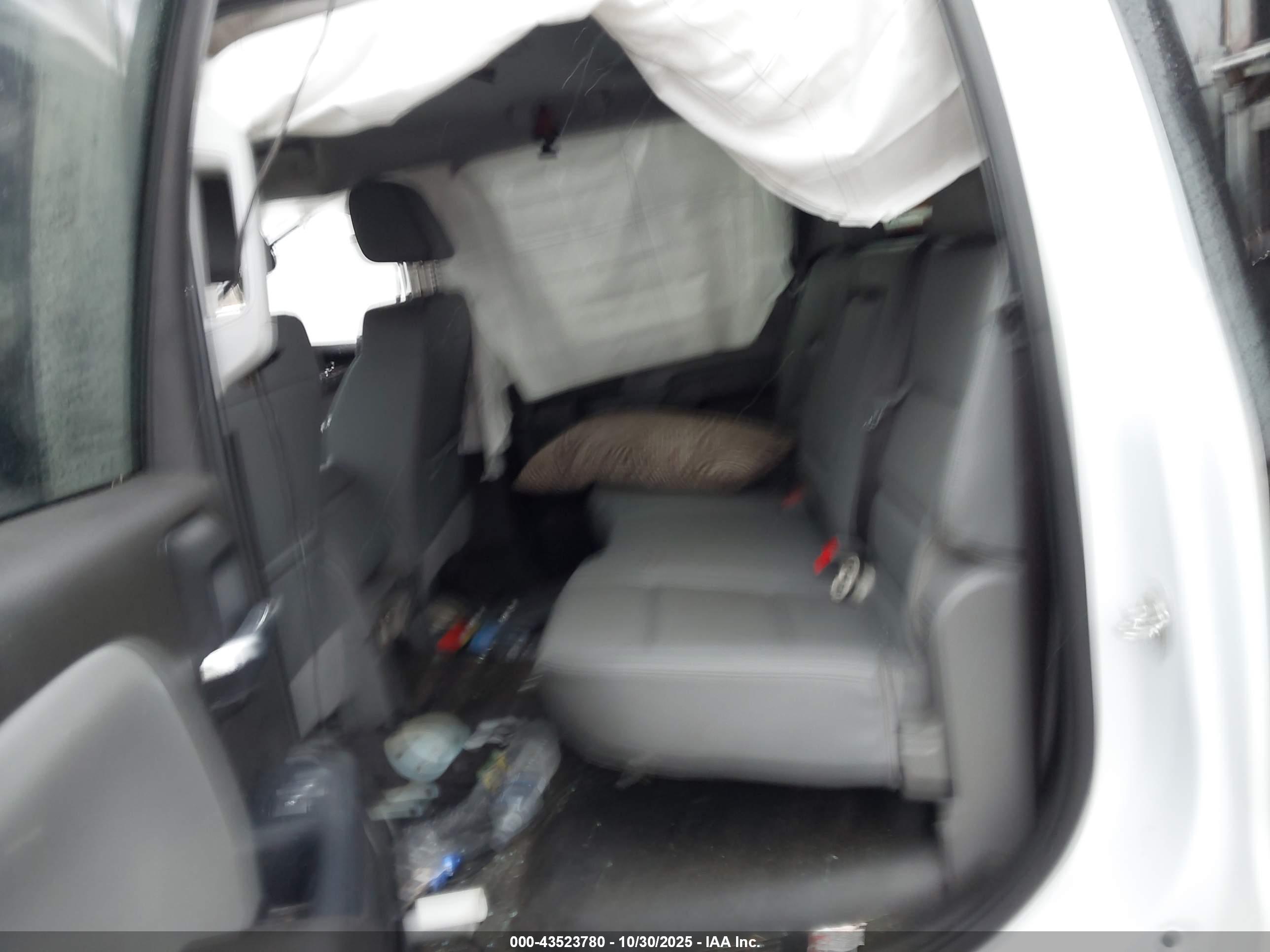 CHEVROLET SILVERADO image 7