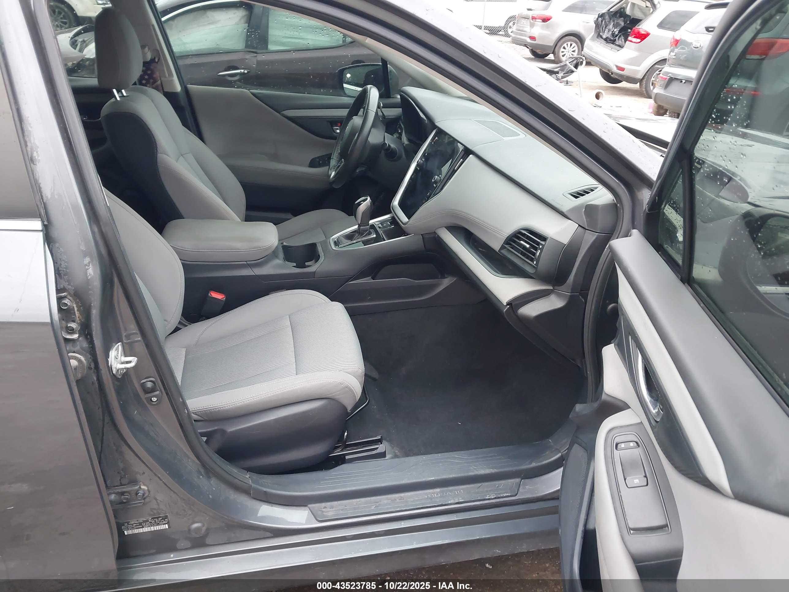 SUBARU LEGACY image 5